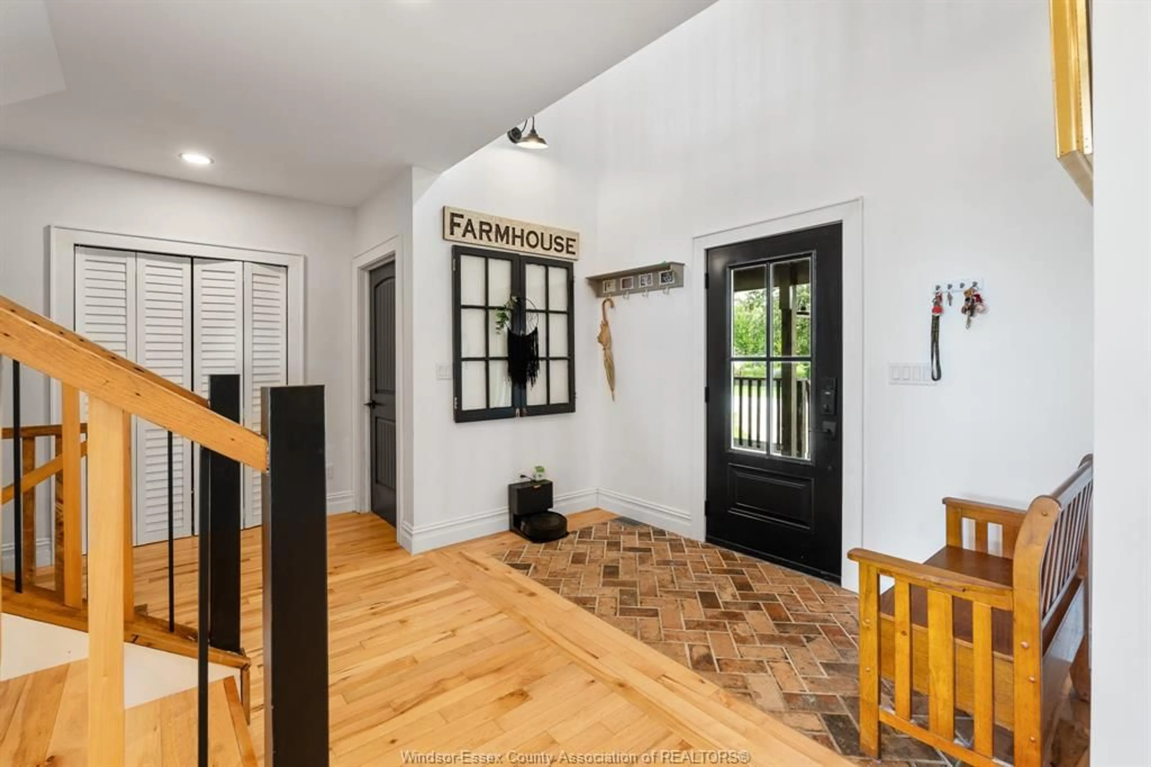 Indoor entryway for 1677 HUFFMAN Rd, Harrow Ontario N0R 1G0