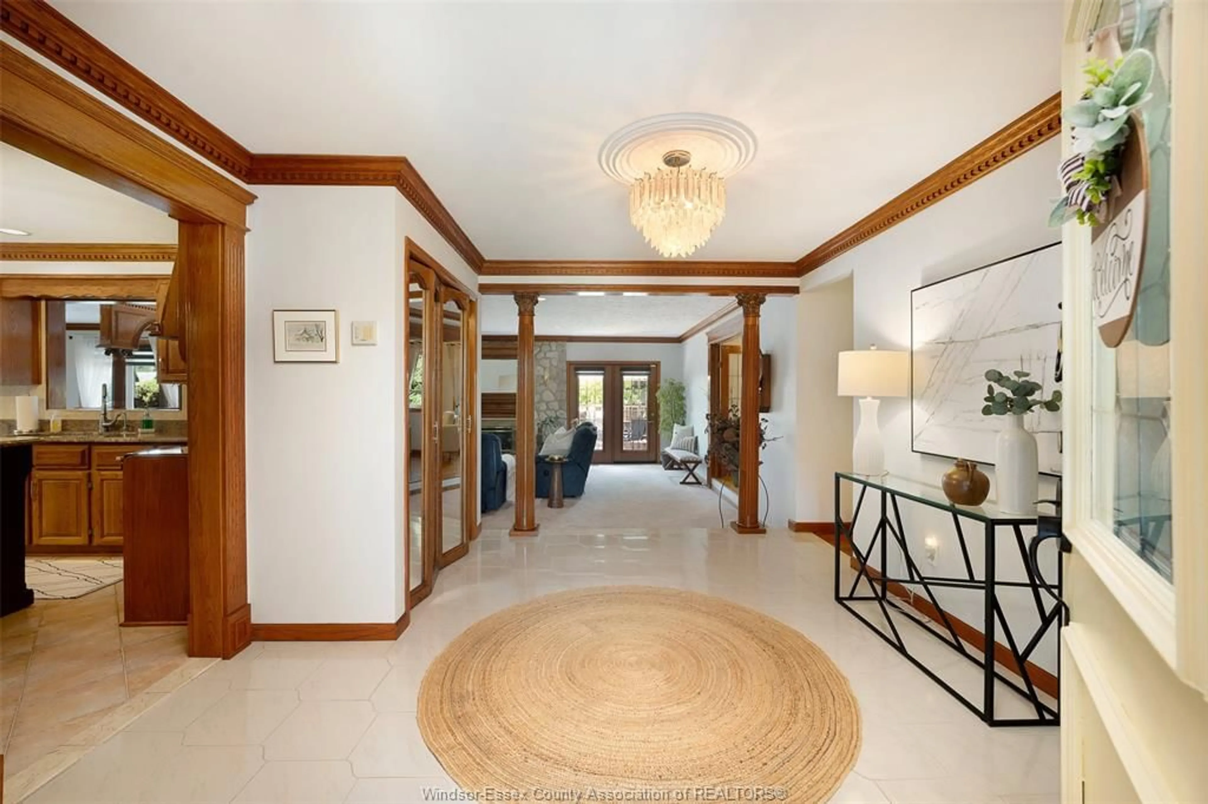 Indoor foyer for 1825 HEBERT St, Tecumseh Ontario N8N 4G4