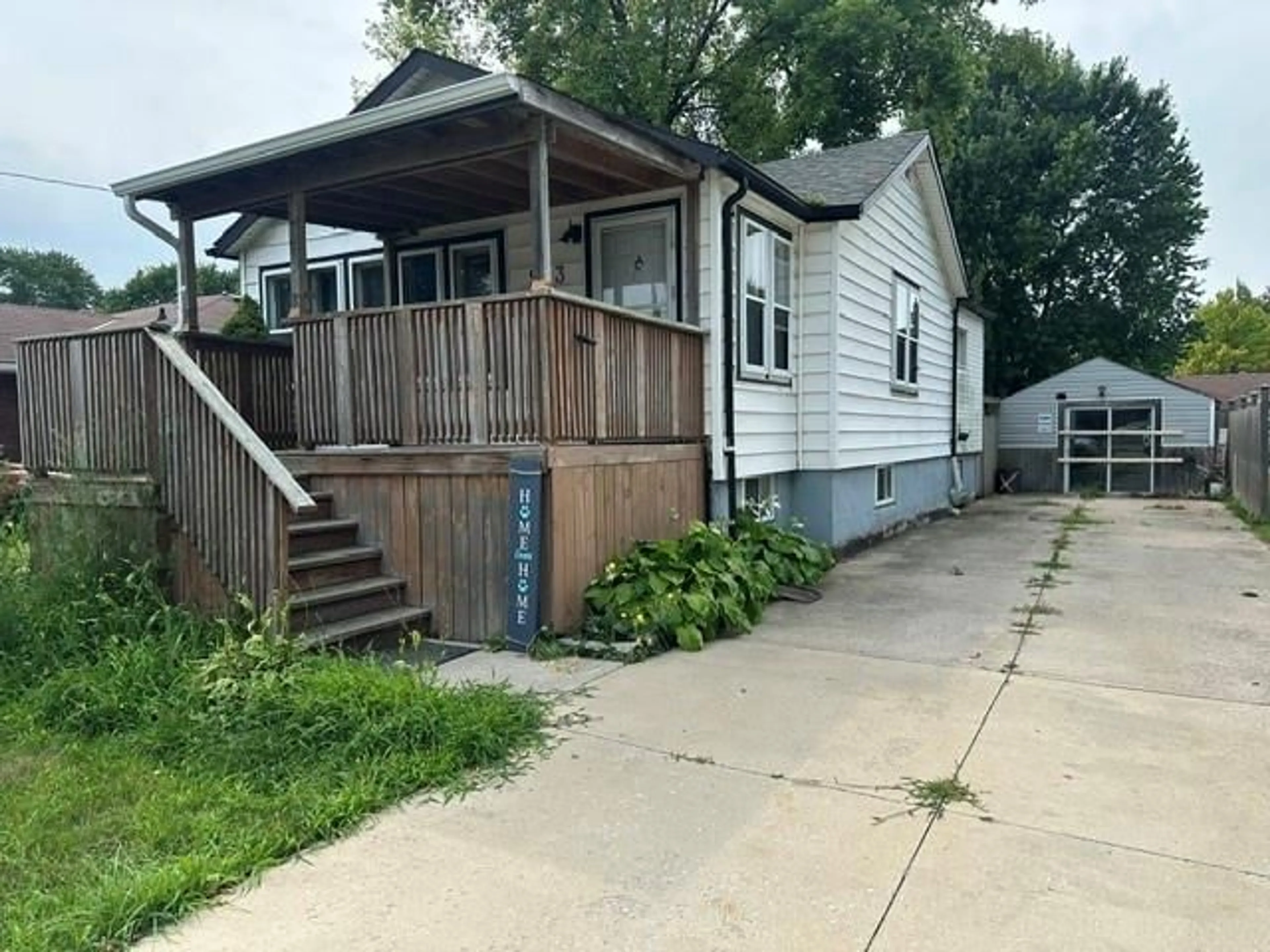 Unknown for 993 MURPHY Rd, Sarnia Ontario N7S 2V3