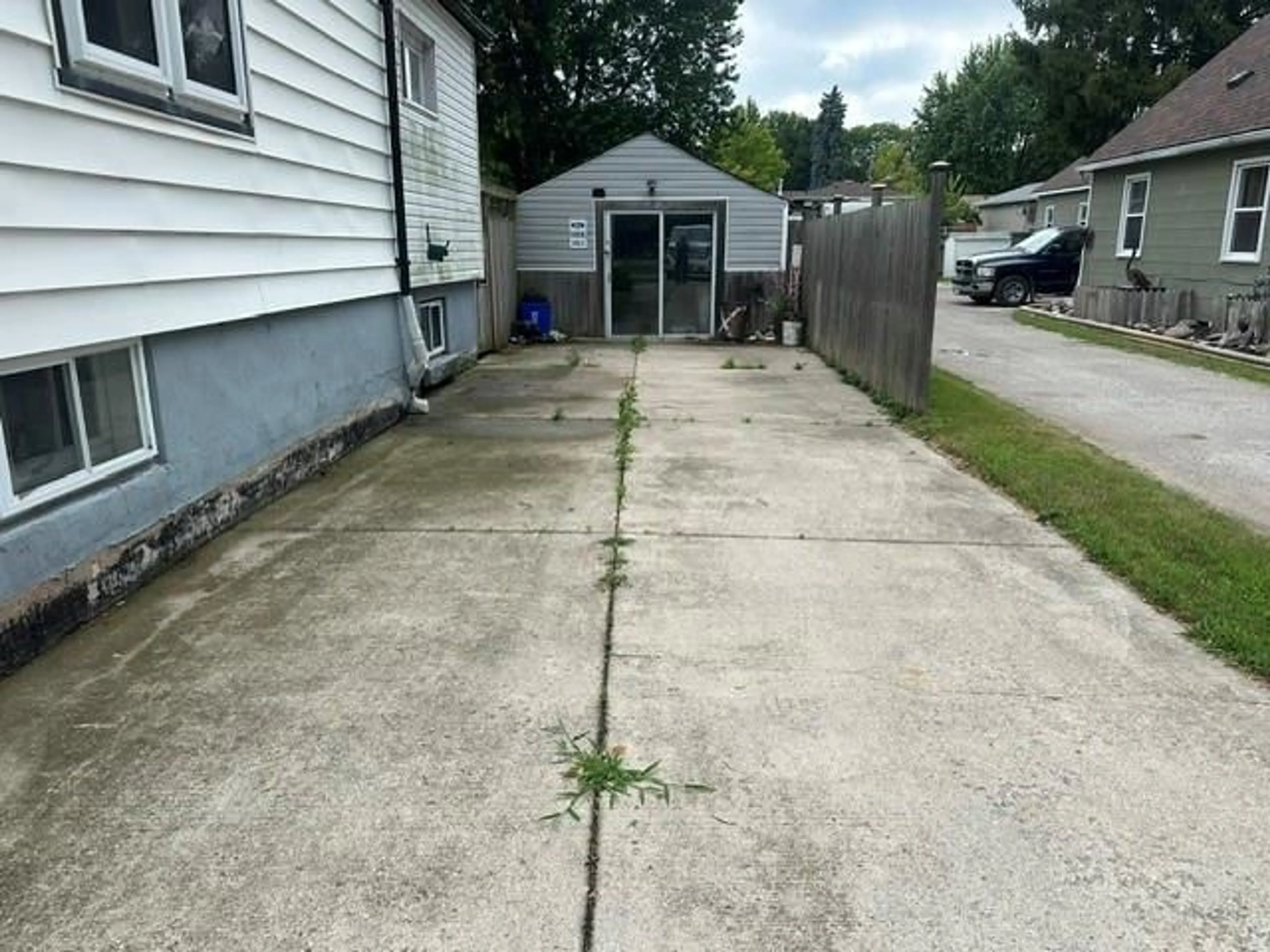 Unknown for 993 MURPHY Rd, Sarnia Ontario N7S 2V3