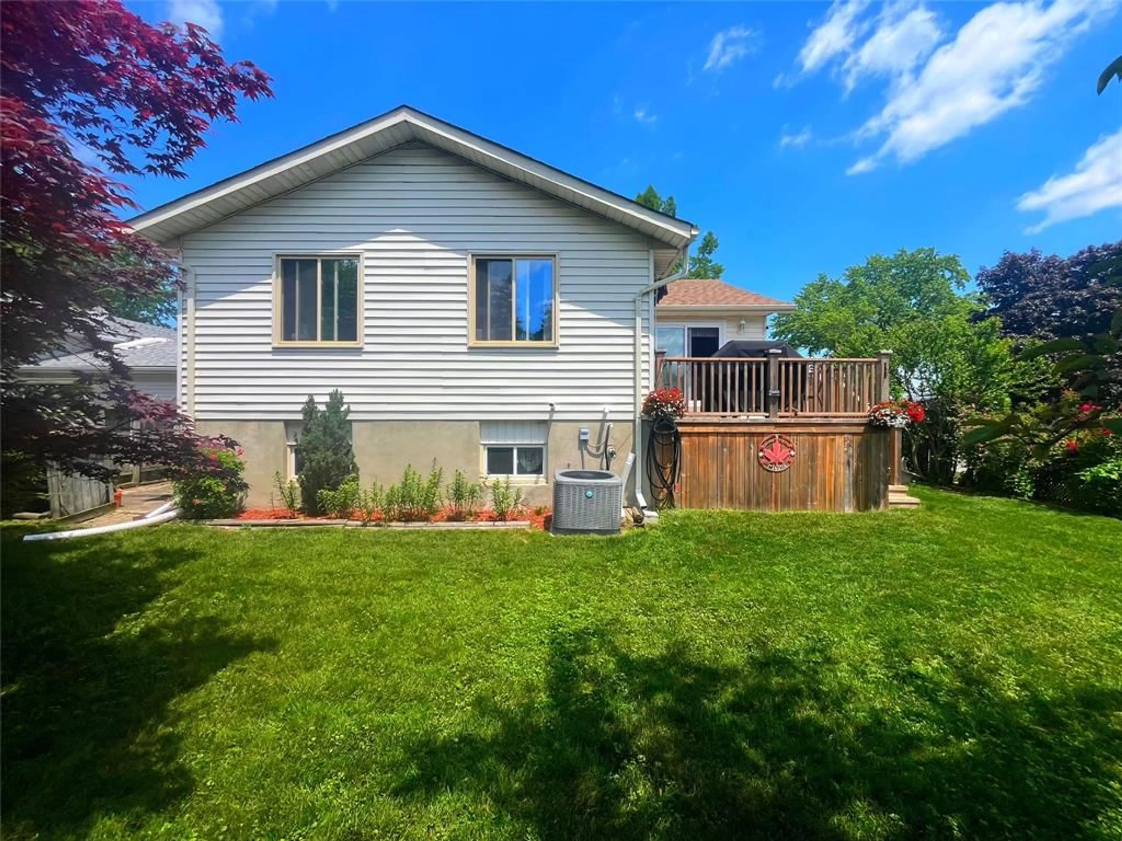 Home with vinyl exterior material, street for 95 Turner Dr, Sarnia Ontario N7S 5G6