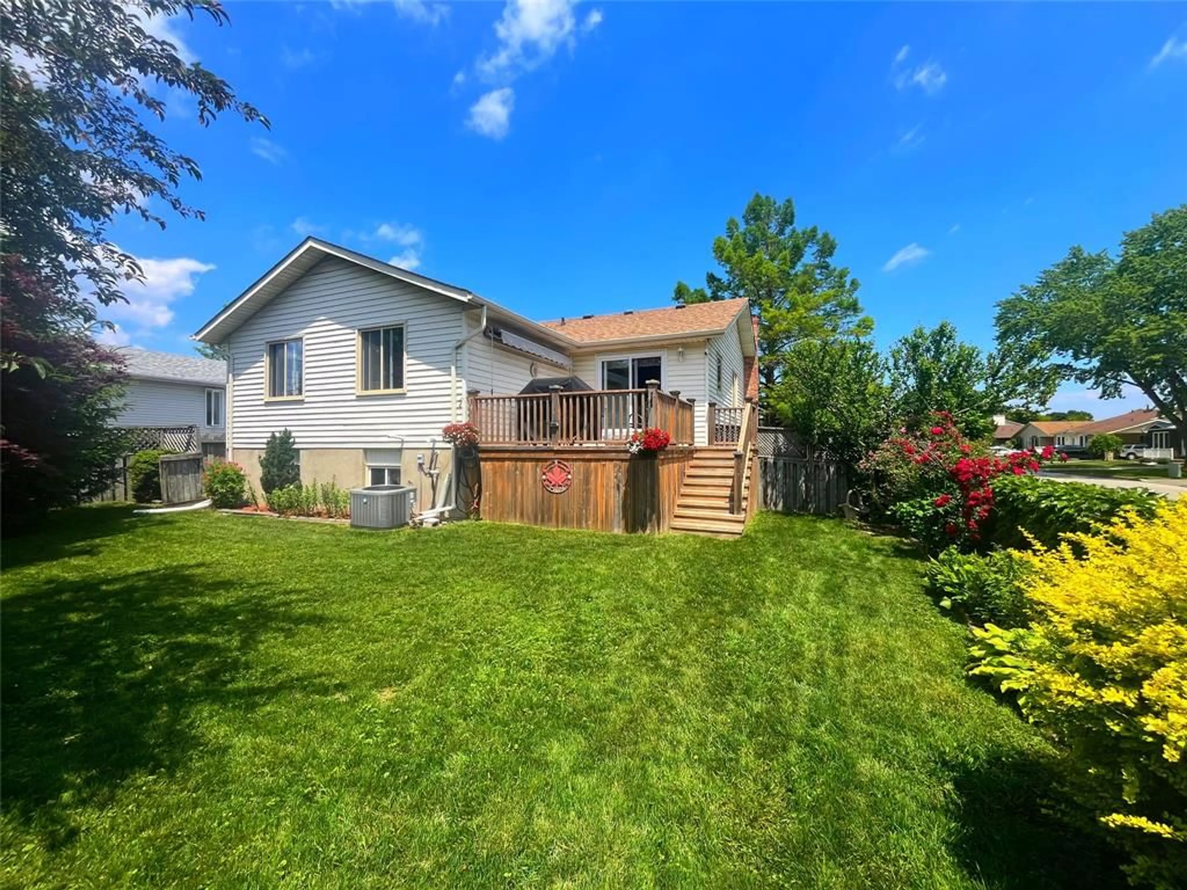 A pic from outside/outdoor area/front of a property/back of a property/a pic from drone, street for 95 Turner Dr, Sarnia Ontario N7S 5G6