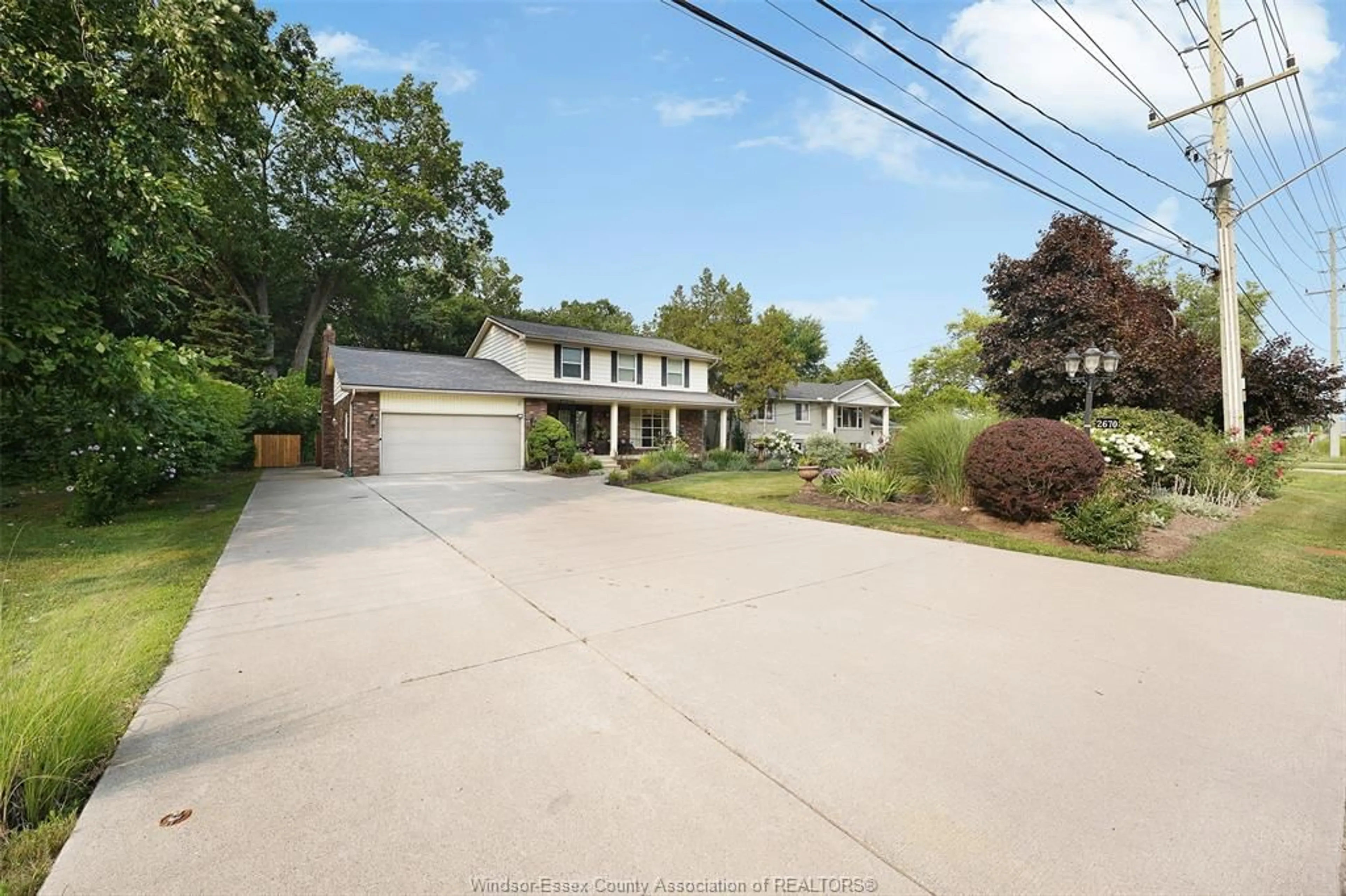 A pic from outside/outdoor area/front of a property/back of a property/a pic from drone, street for 2670 TODD Lane, LaSalle Ontario N9H 1K5