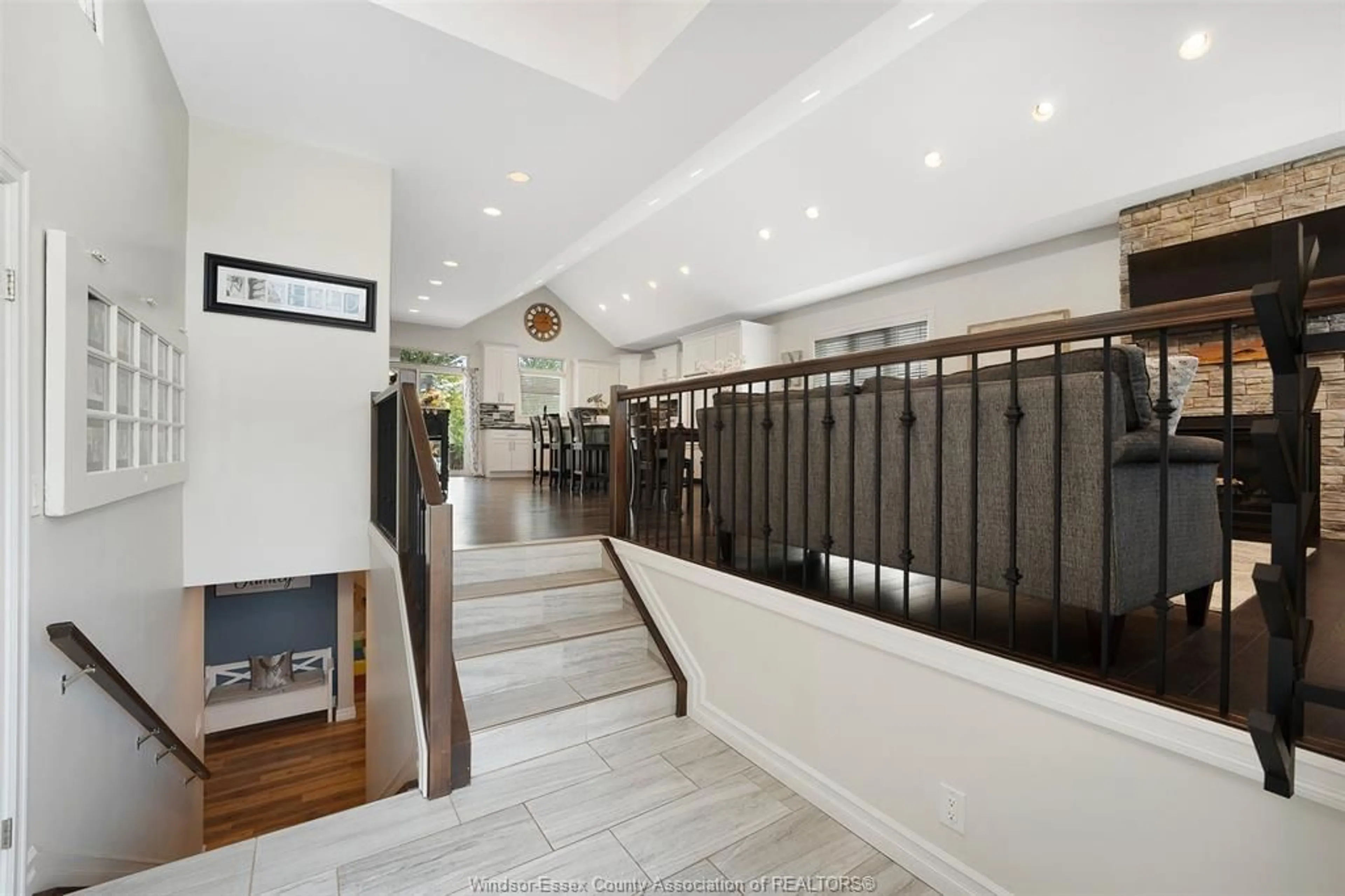 Indoor foyer for 69 Conservation Blvd, Kingsville Ontario N9Y 0E5