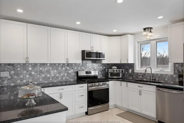 1226 AIMEE St, Lakeshore 5