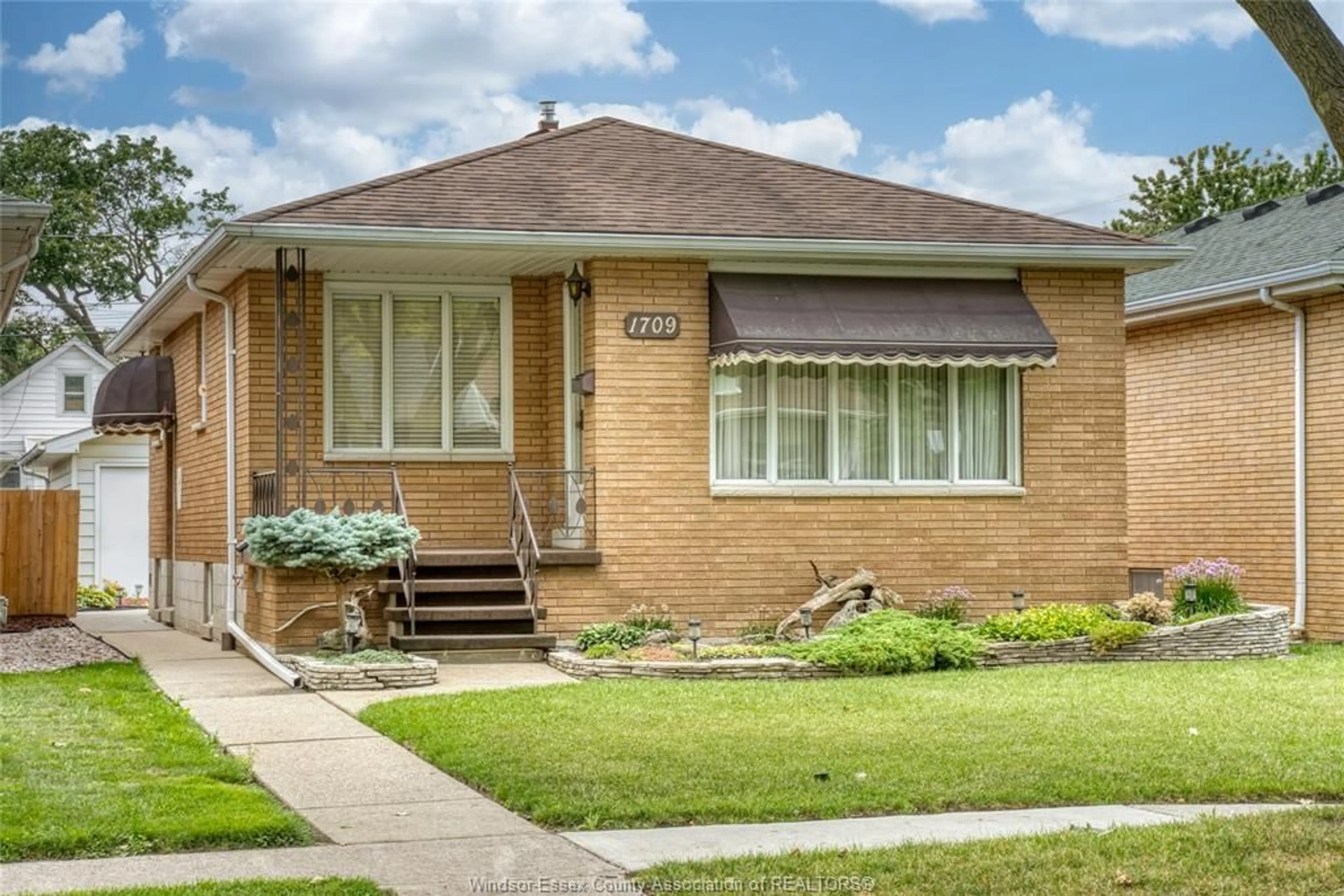 Home with brick exterior material, street for 1709 GLADSTONE Ave, Windsor Ontario N8W 2N4