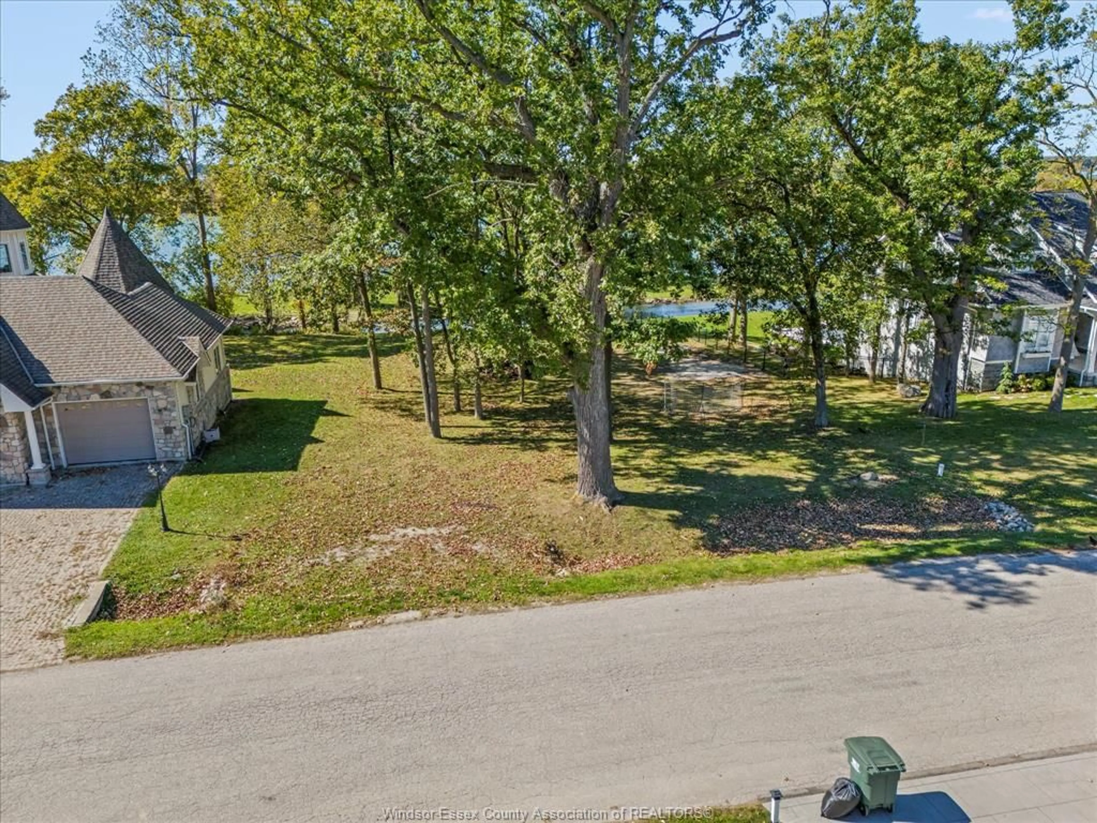 A pic from outside/outdoor area/front of a property/back of a property/a pic from drone, water/lake/river/ocean view for 290 CRYSTAL BAY Dr, Amherstburg Ontario N9V 4A6