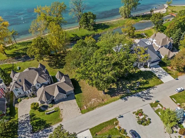 290 CRYSTAL BAY Dr, Amherstburg 3