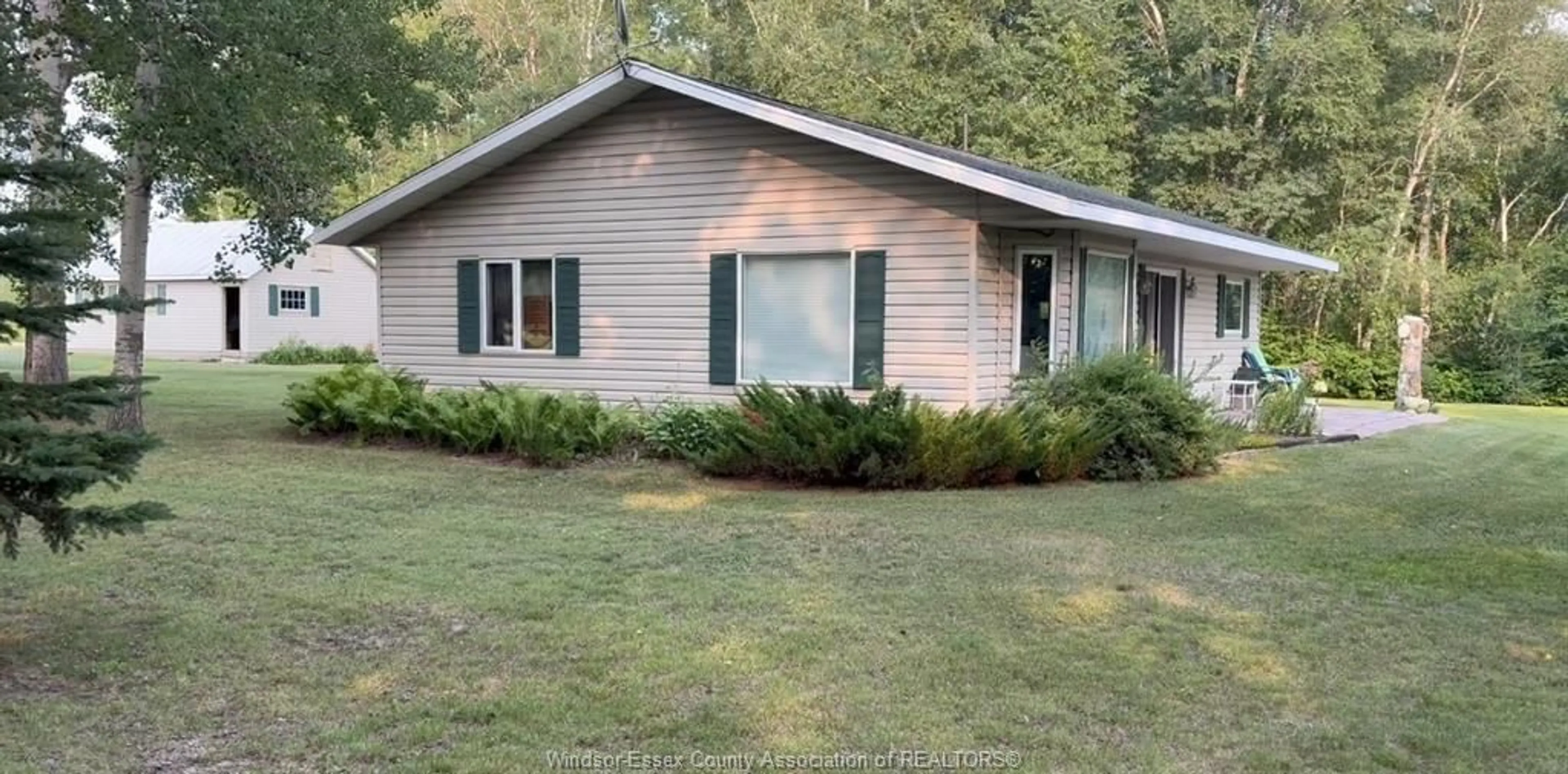 Home with vinyl exterior material, unknown for 188 BYRNES Rd, Rainy River Ontario P0W 1L0