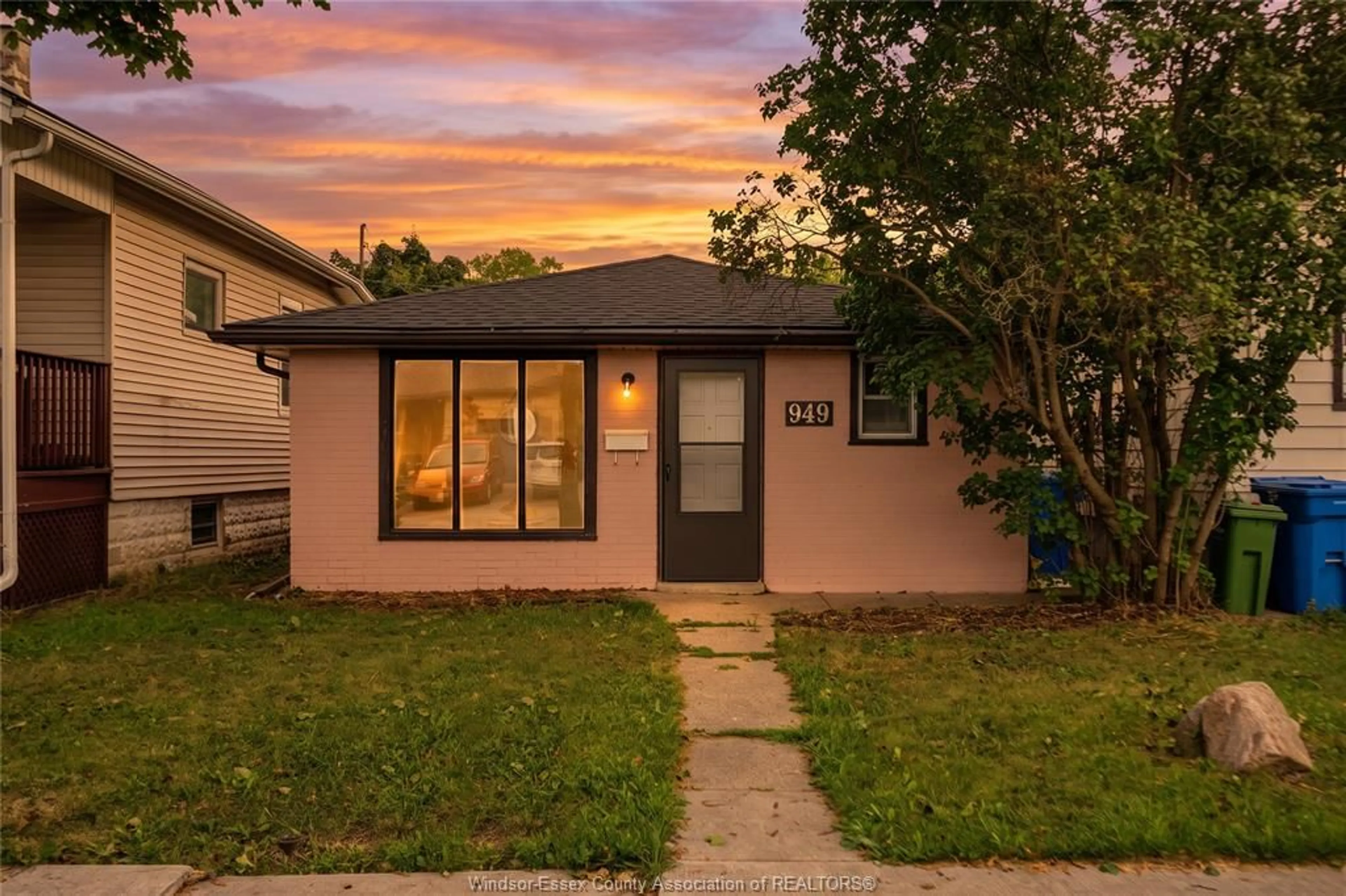 Unknown for 949 ELLROSE Ave, Windsor Ontario N8Y 3W8