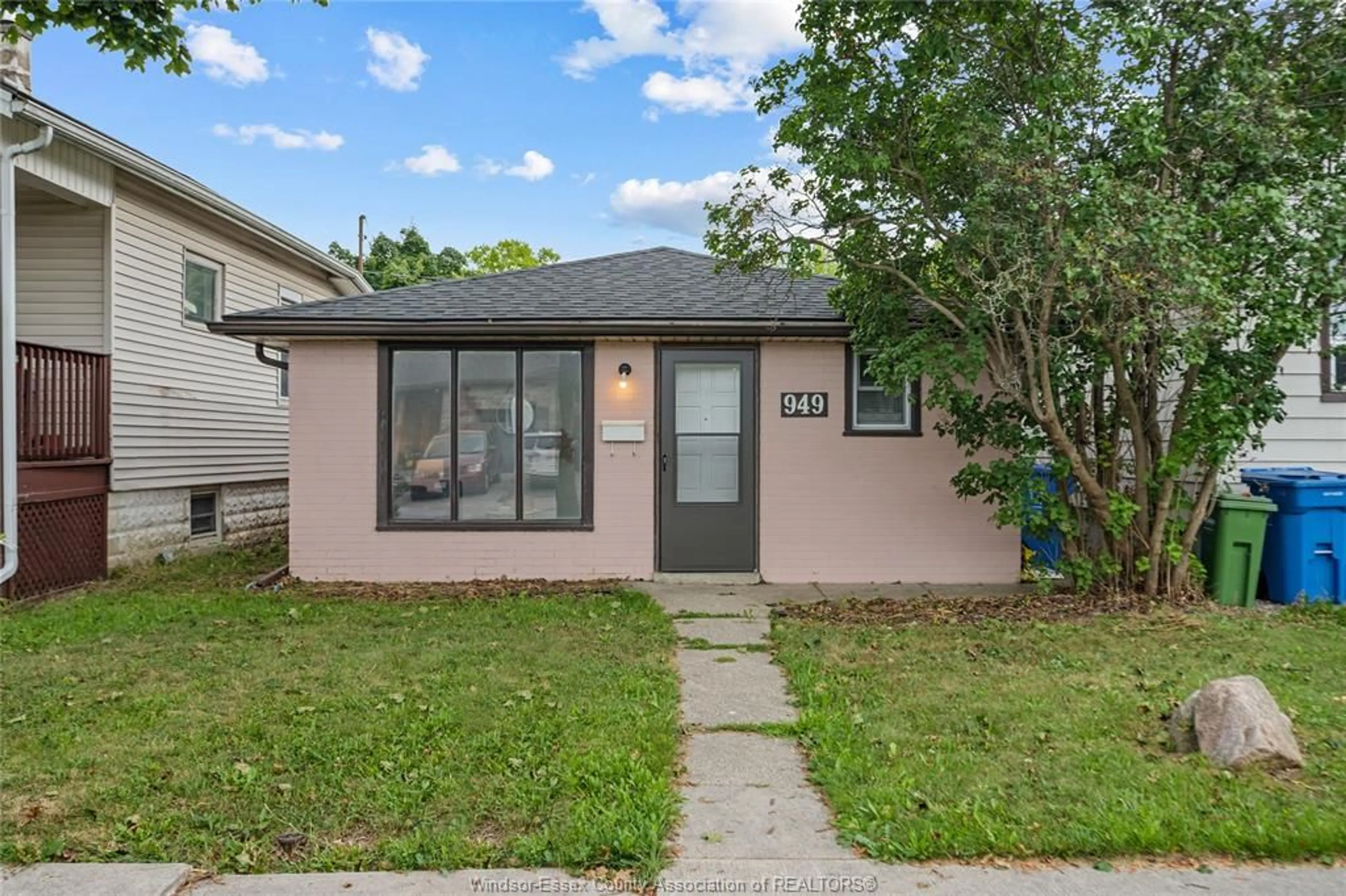 Home with vinyl exterior material, street for 949 ELLROSE Ave, Windsor Ontario N8Y 3W8
