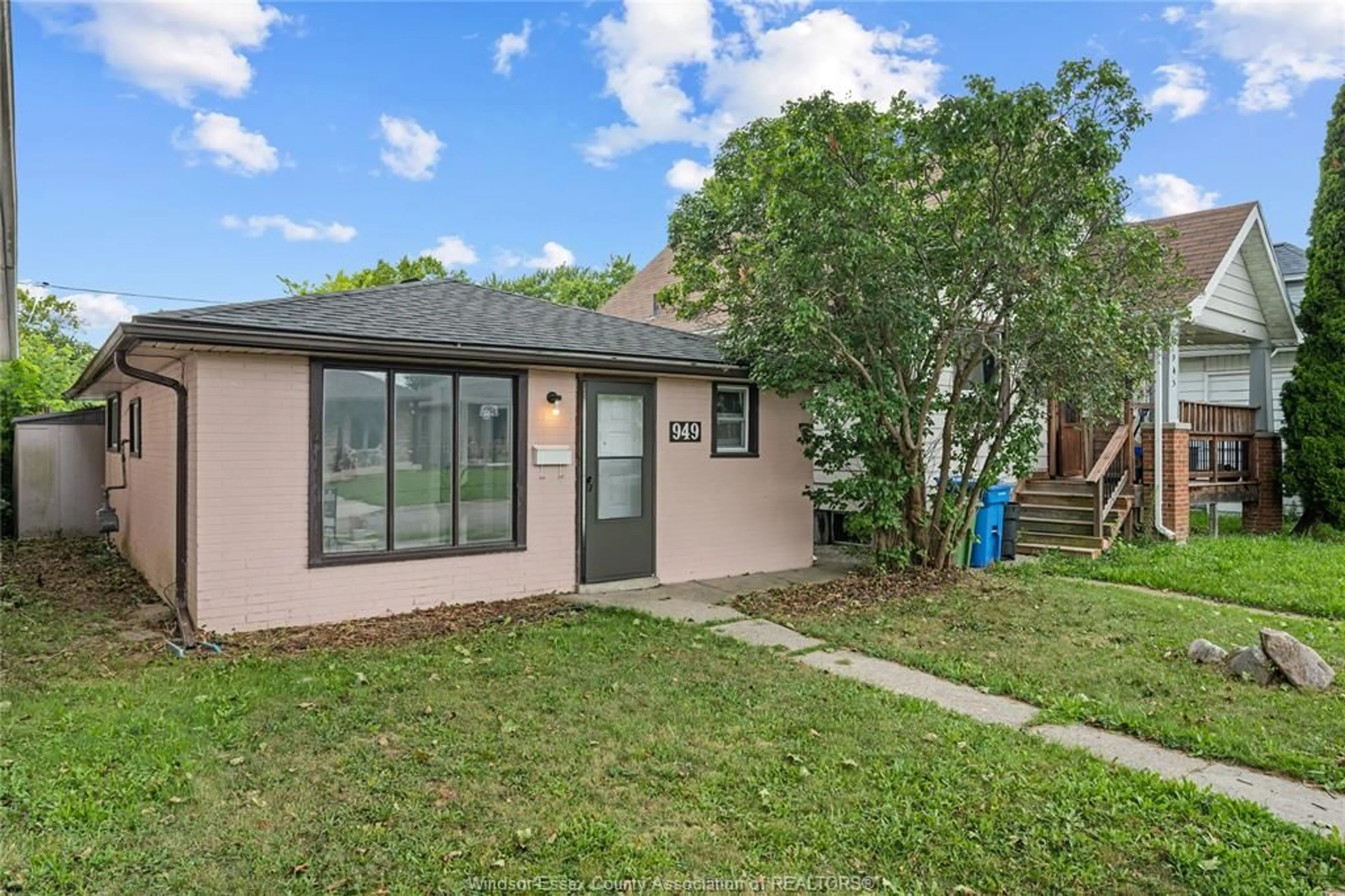 Unknown for 949 ELLROSE Ave, Windsor Ontario N8Y 3W8