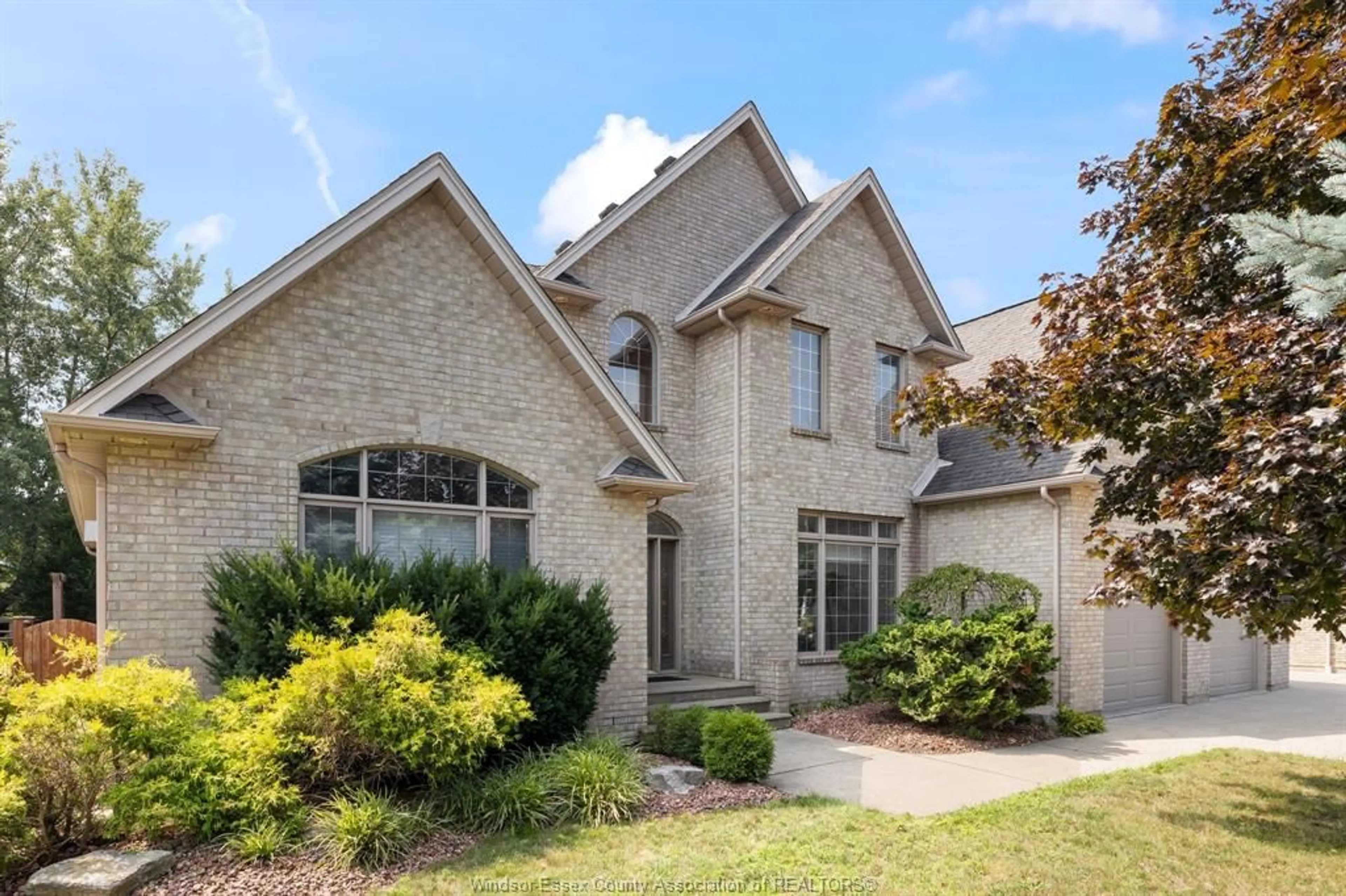 Home with brick exterior material, street for 965 WALLACE, Windsor Ontario N9G 2P3