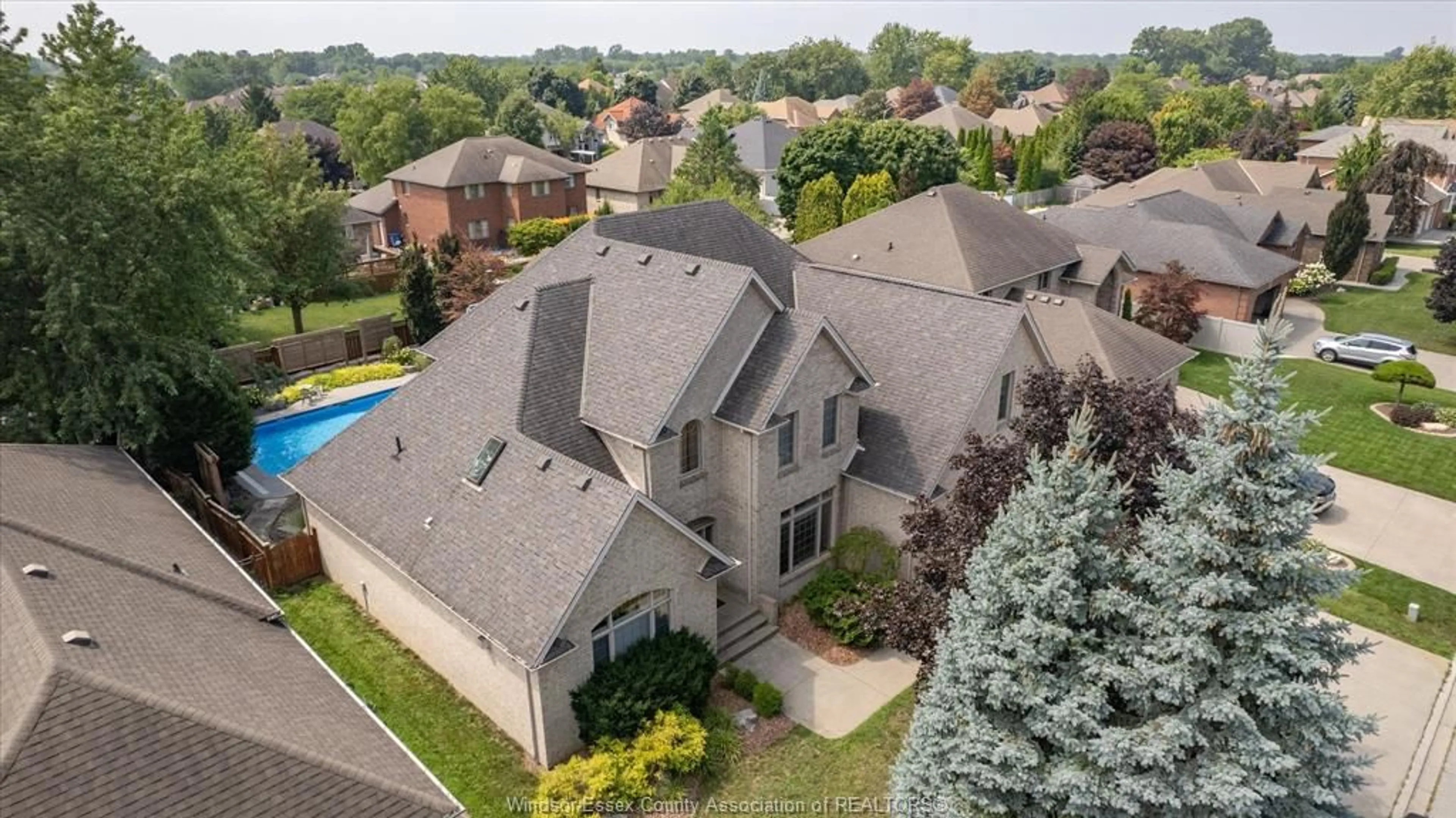 A pic from outside/outdoor area/front of a property/back of a property/a pic from drone, street for 965 WALLACE, Windsor Ontario N9G 2P3