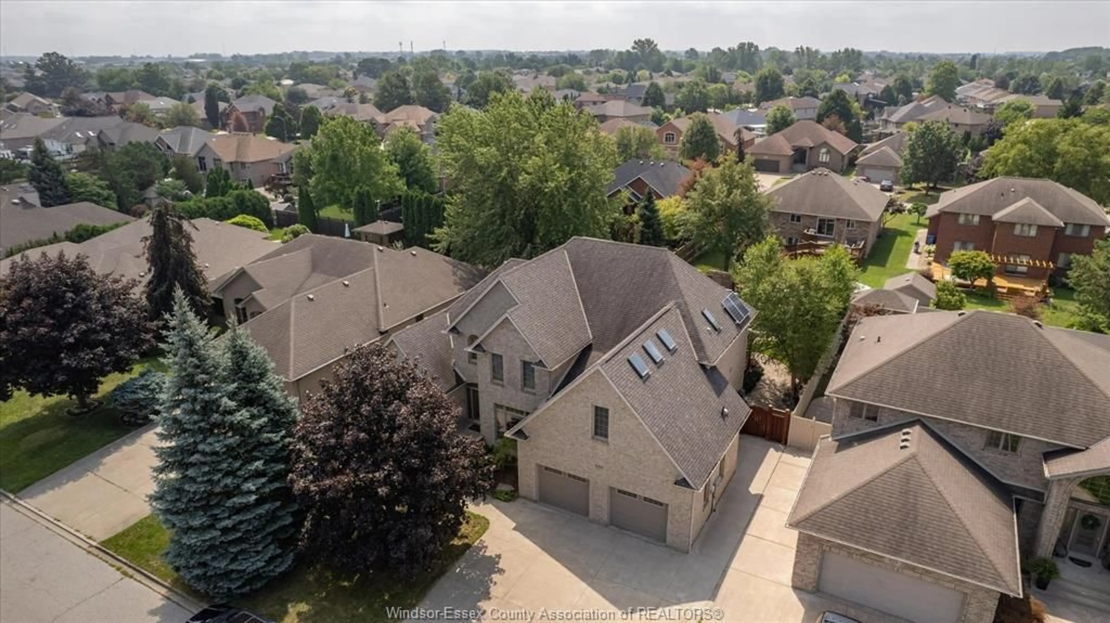 A pic from outside/outdoor area/front of a property/back of a property/a pic from drone, unknown for 965 WALLACE, Windsor Ontario N9G 2P3