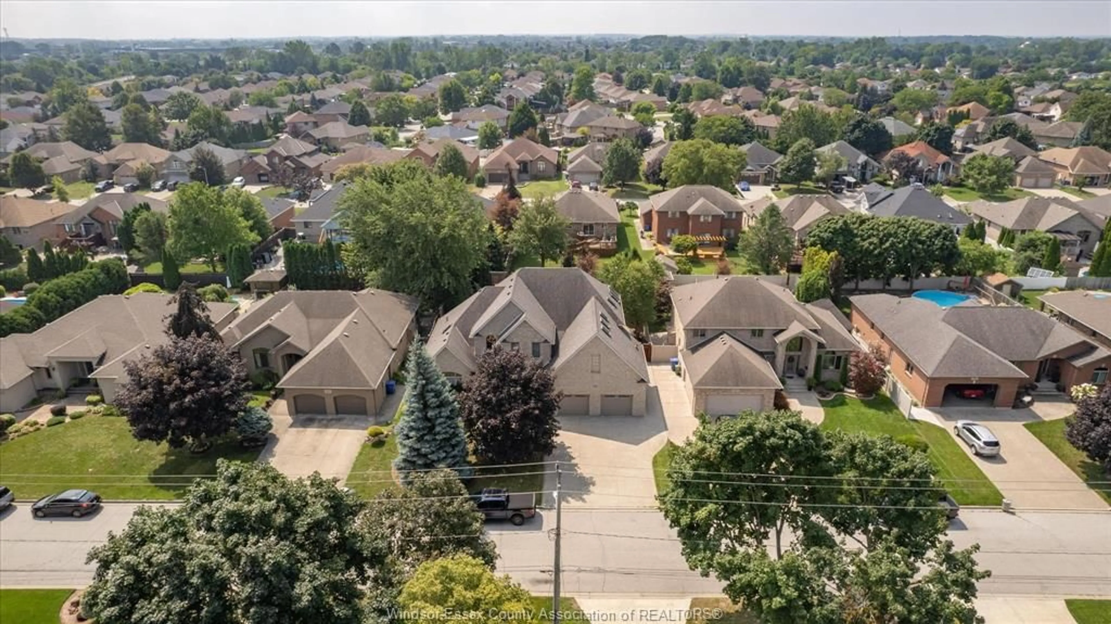 A pic from outside/outdoor area/front of a property/back of a property/a pic from drone, city buildings view from balcony for 965 WALLACE, Windsor Ontario N9G 2P3
