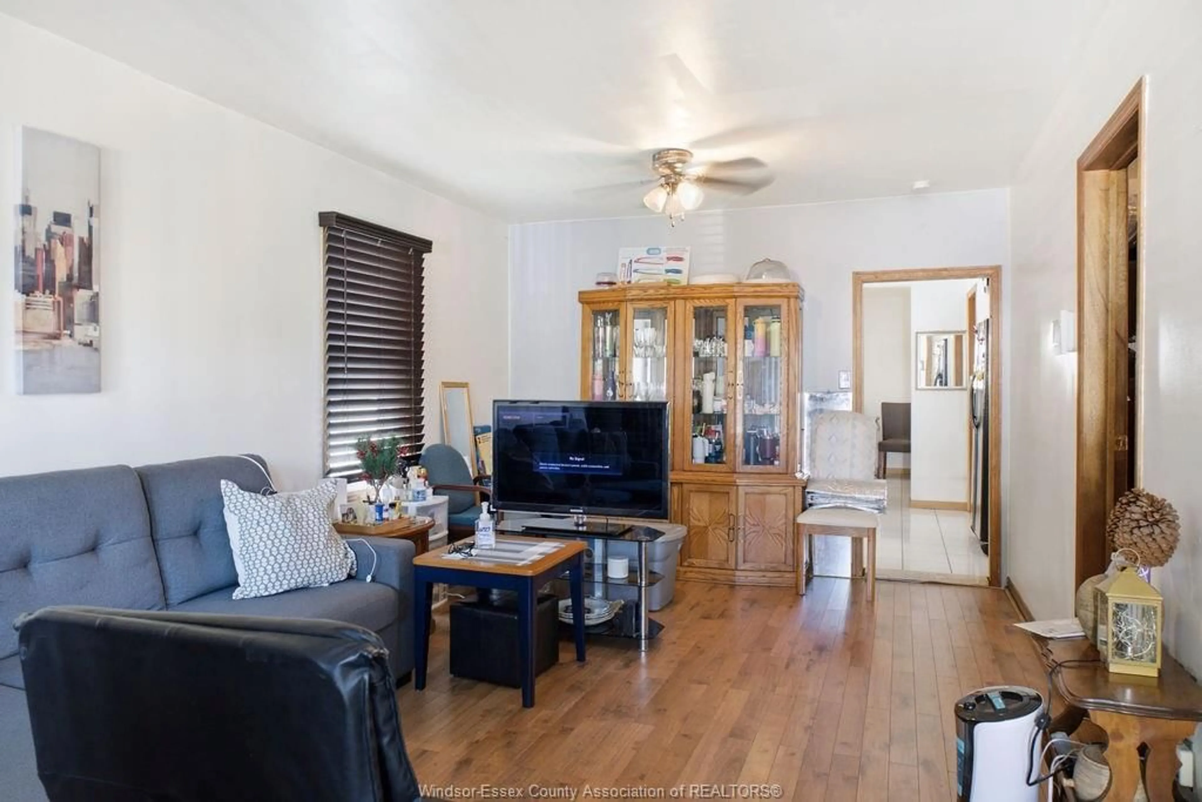 Living room with furniture, wood/laminate floor for 1172 MARION Ave, Windsor Ontario N9A 2J4