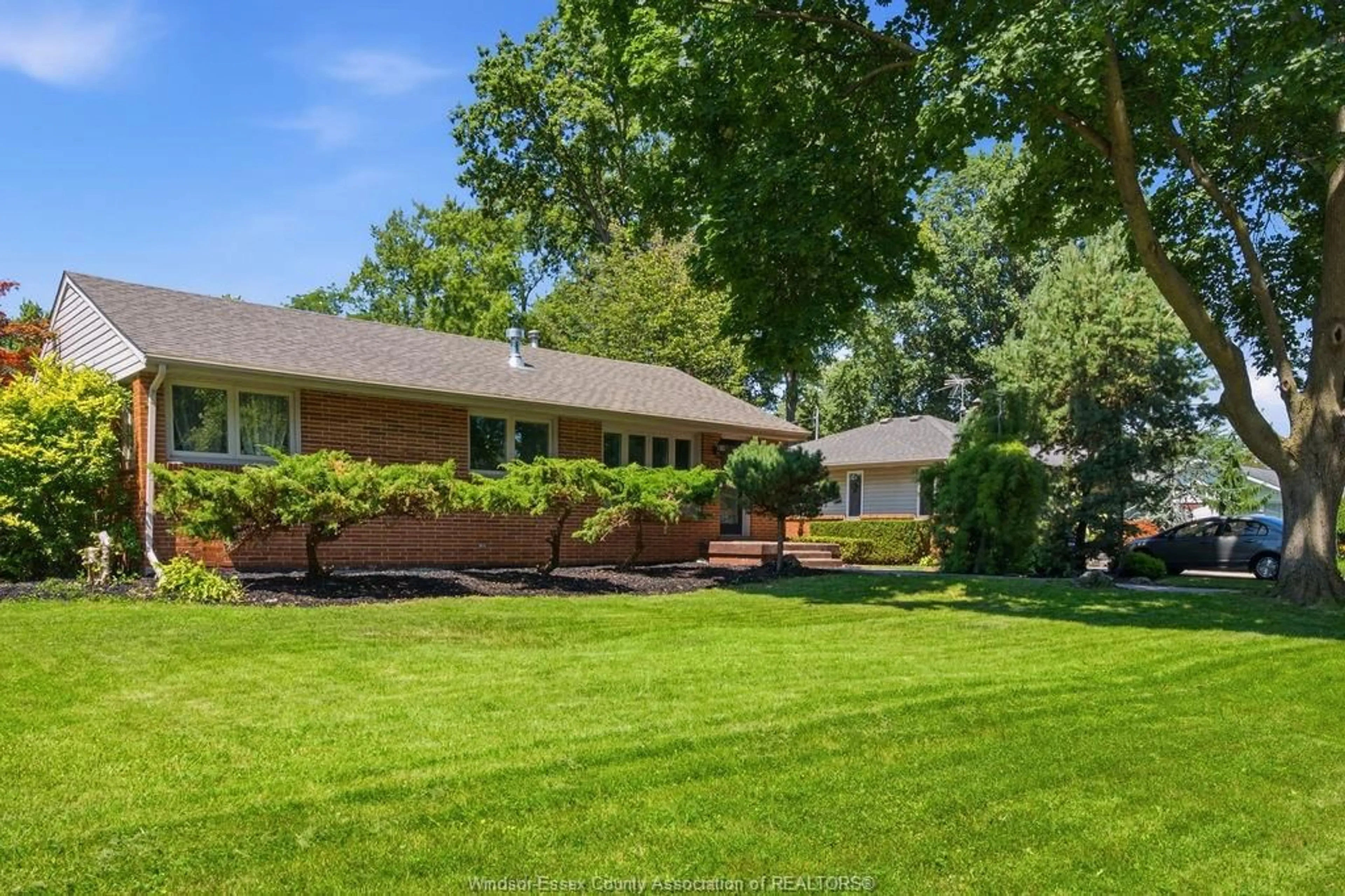 A pic from outside/outdoor area/front of a property/back of a property/a pic from drone, street for 251 ST. MARKS Rd, Tecumseh Ontario N8N 2H6