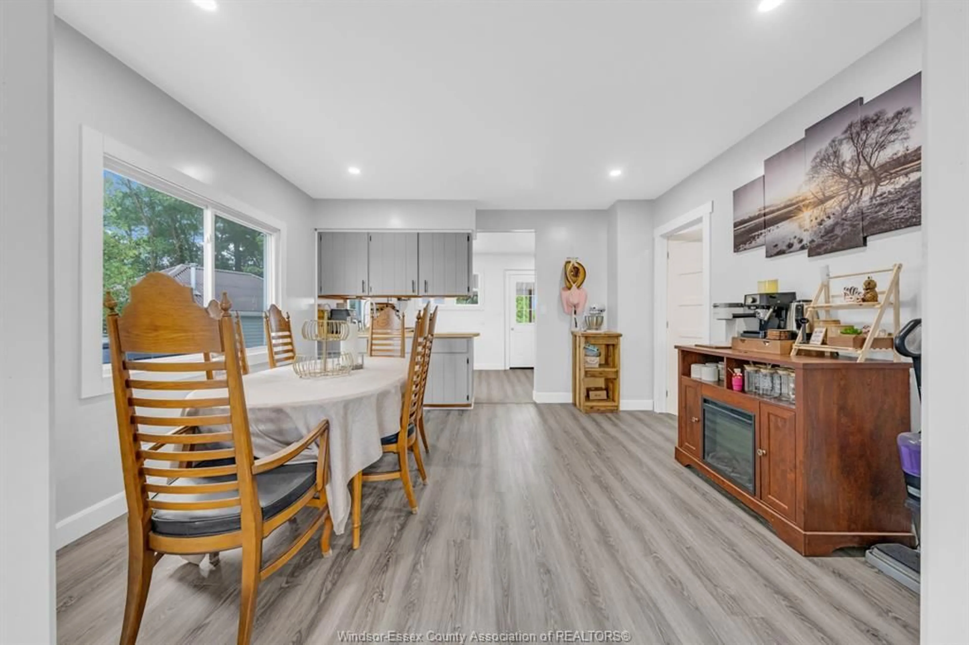 Open concept kitchen, unknown for 389 County Road 20, Kingsville Ontario N9Y 2K3