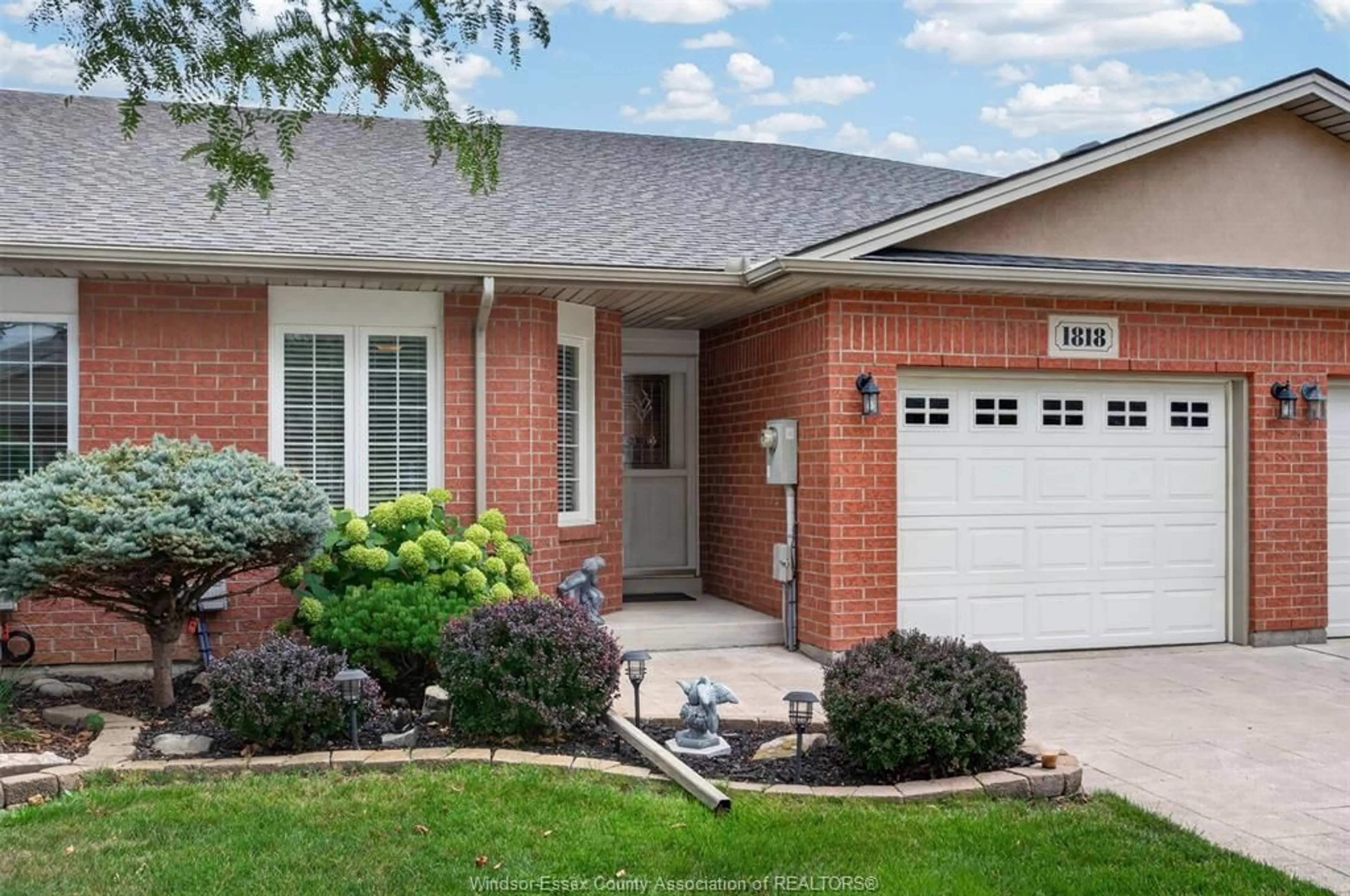Home with brick exterior material, street for 1818 LUXURY, Windsor Ontario N8P 1T2