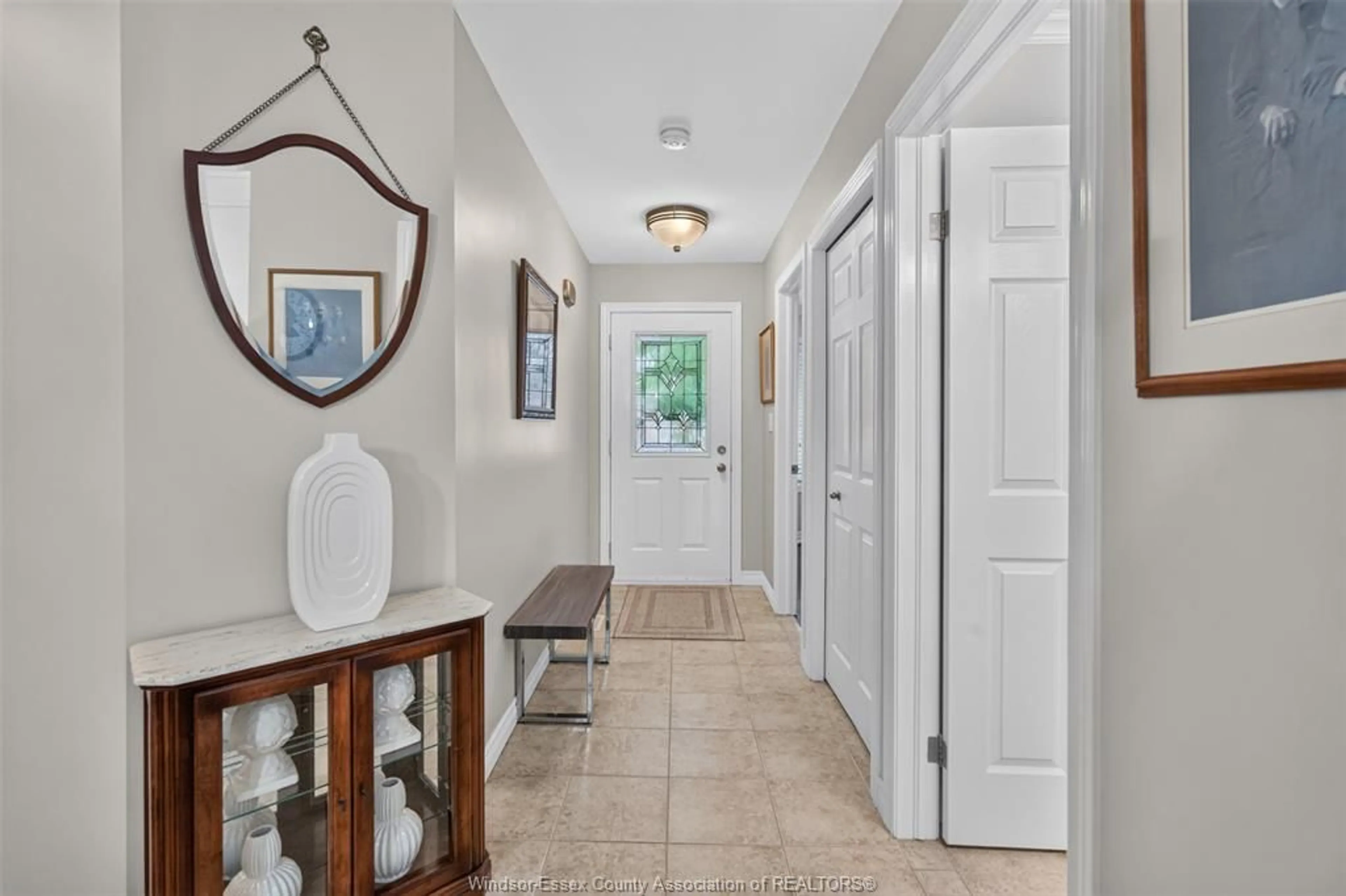Indoor entryway for 1818 LUXURY, Windsor Ontario N8P 1T2