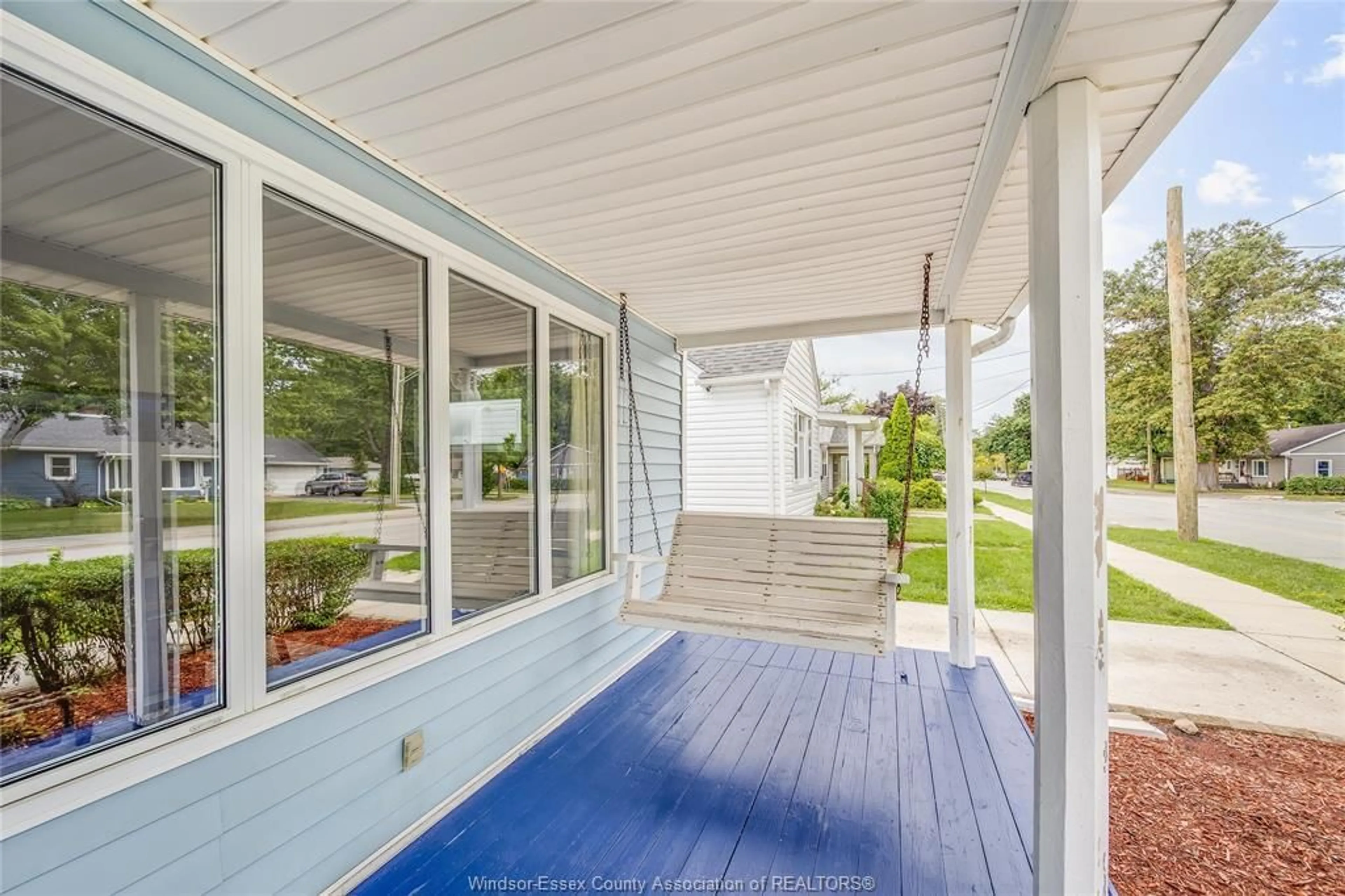 Home with vinyl exterior material, street for 90 VICTORIA Ave, Essex Ontario N8M 1M7