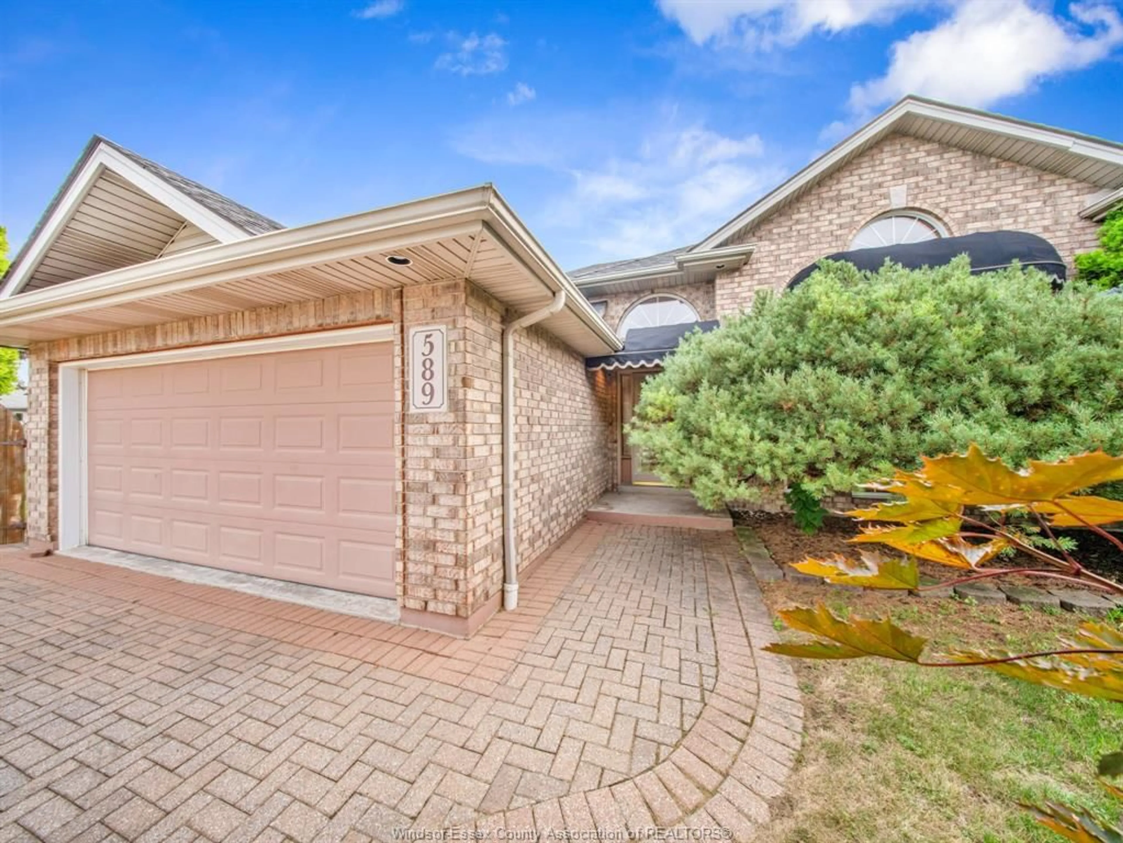 Home with brick exterior material, street for 589 OLCOTT Ave, LaSalle Ontario N9J 3M4