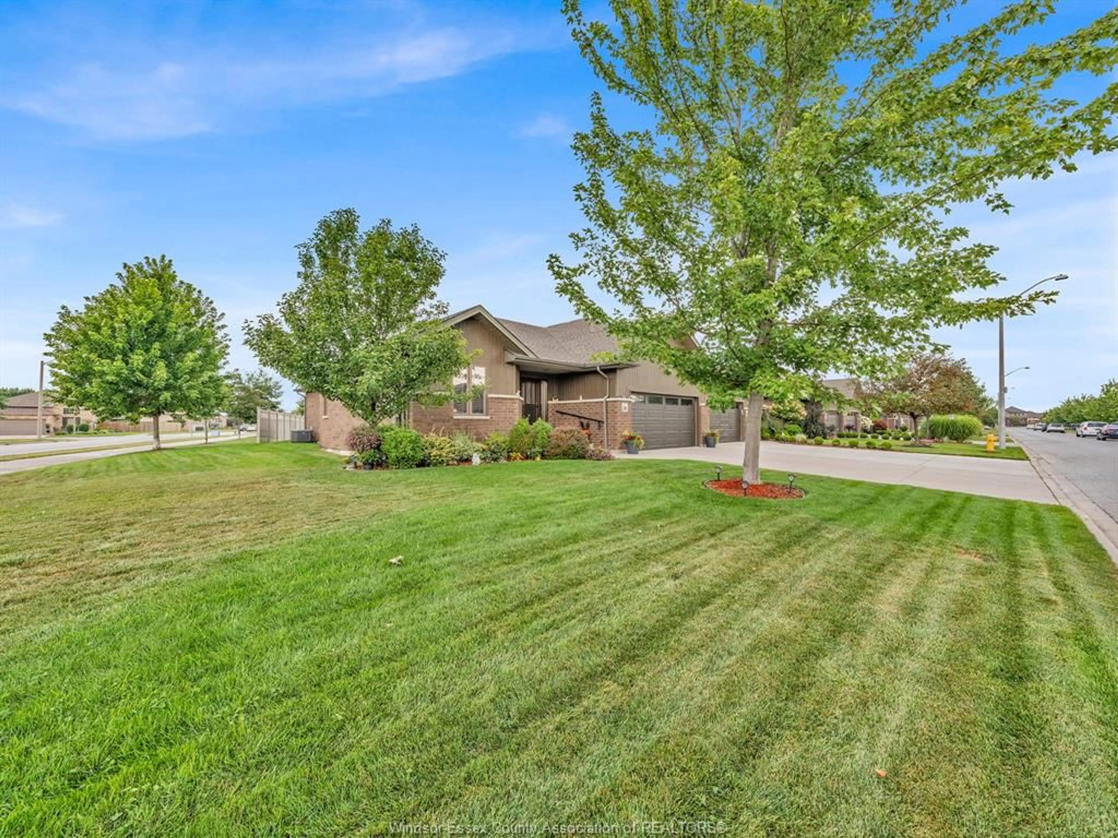 A pic from outside/outdoor area/front of a property/back of a property/a pic from drone, street for 2291 MAITLAND, Windsor Ontario N8P 0B7
