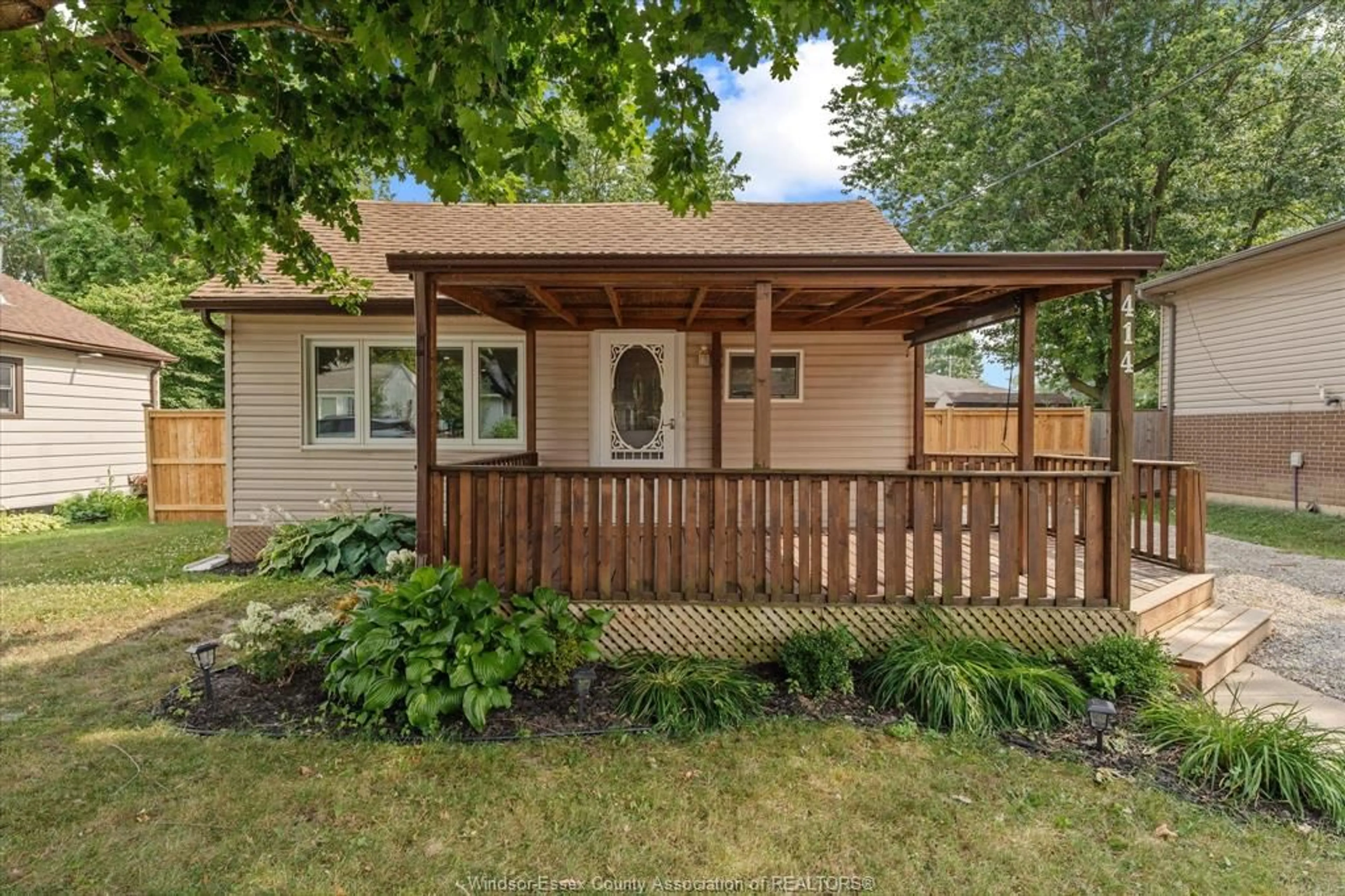 Home with vinyl exterior material, street for 414 ST LOUIS, Belle River Ontario N0R 1A0