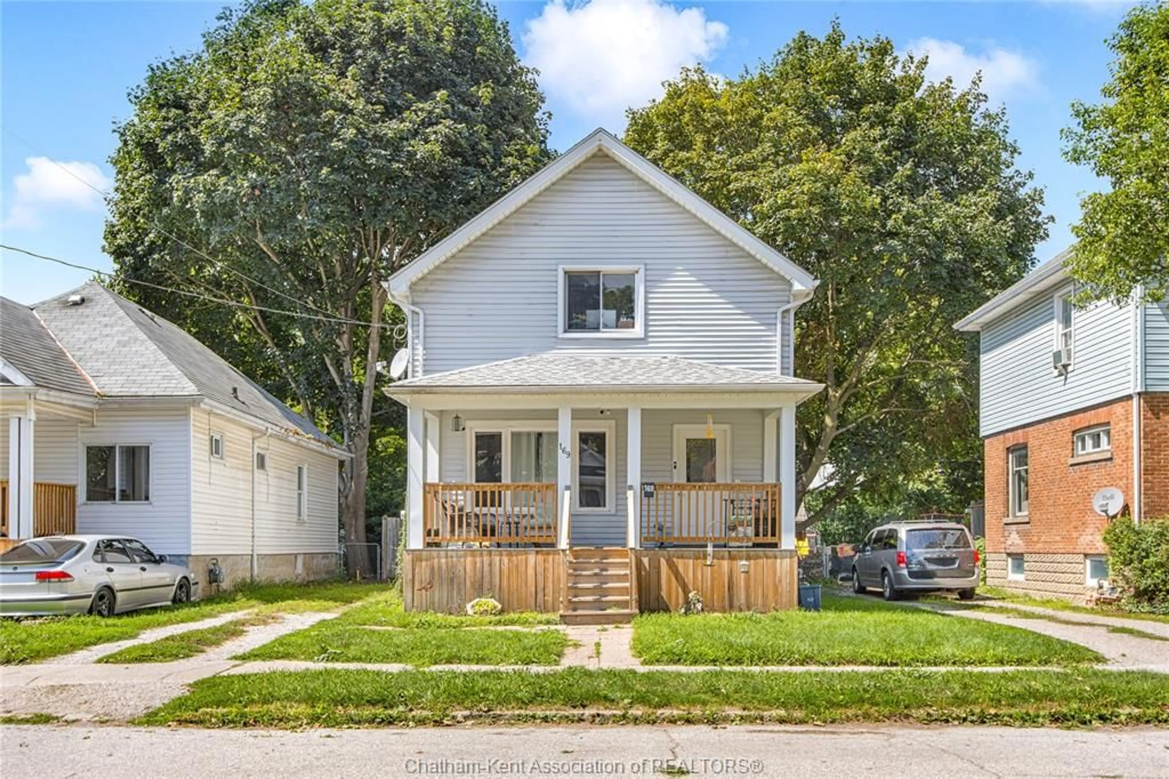 Home with vinyl exterior material, street for 169 LORNE Ave, Chatham Ontario N7M 1S4