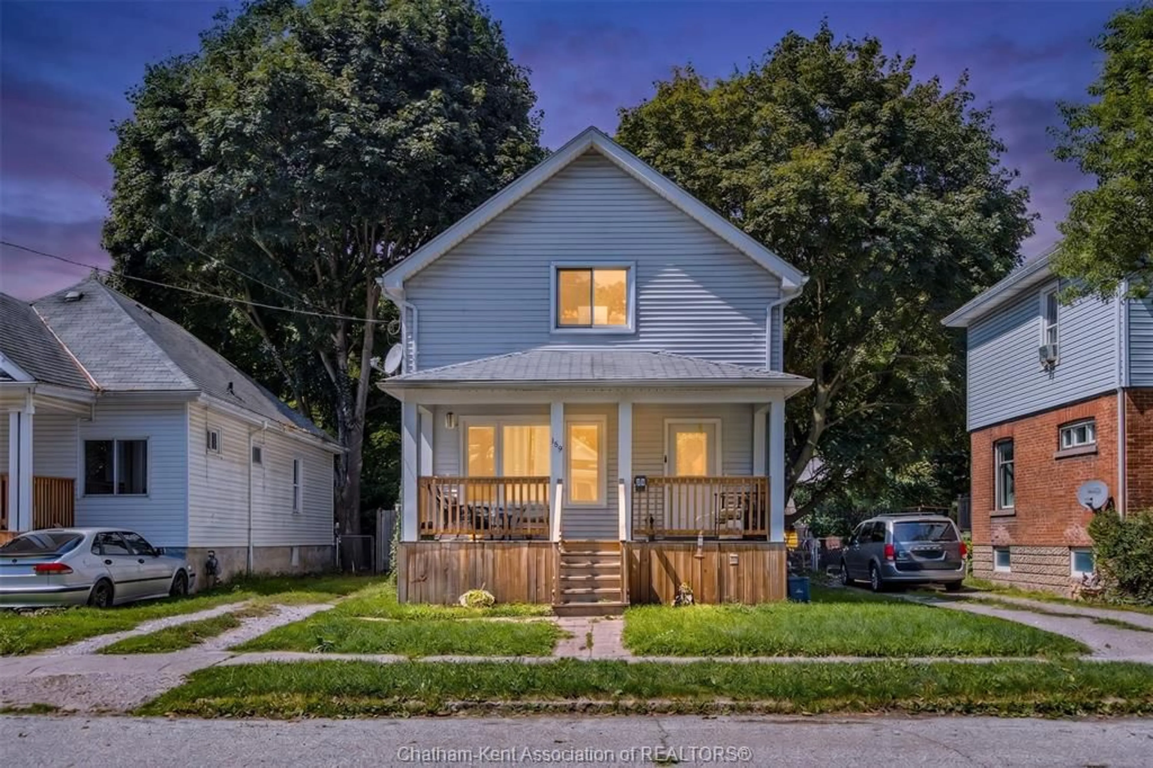 Home with vinyl exterior material, street for 169 LORNE Ave, Chatham Ontario N7M 1S4