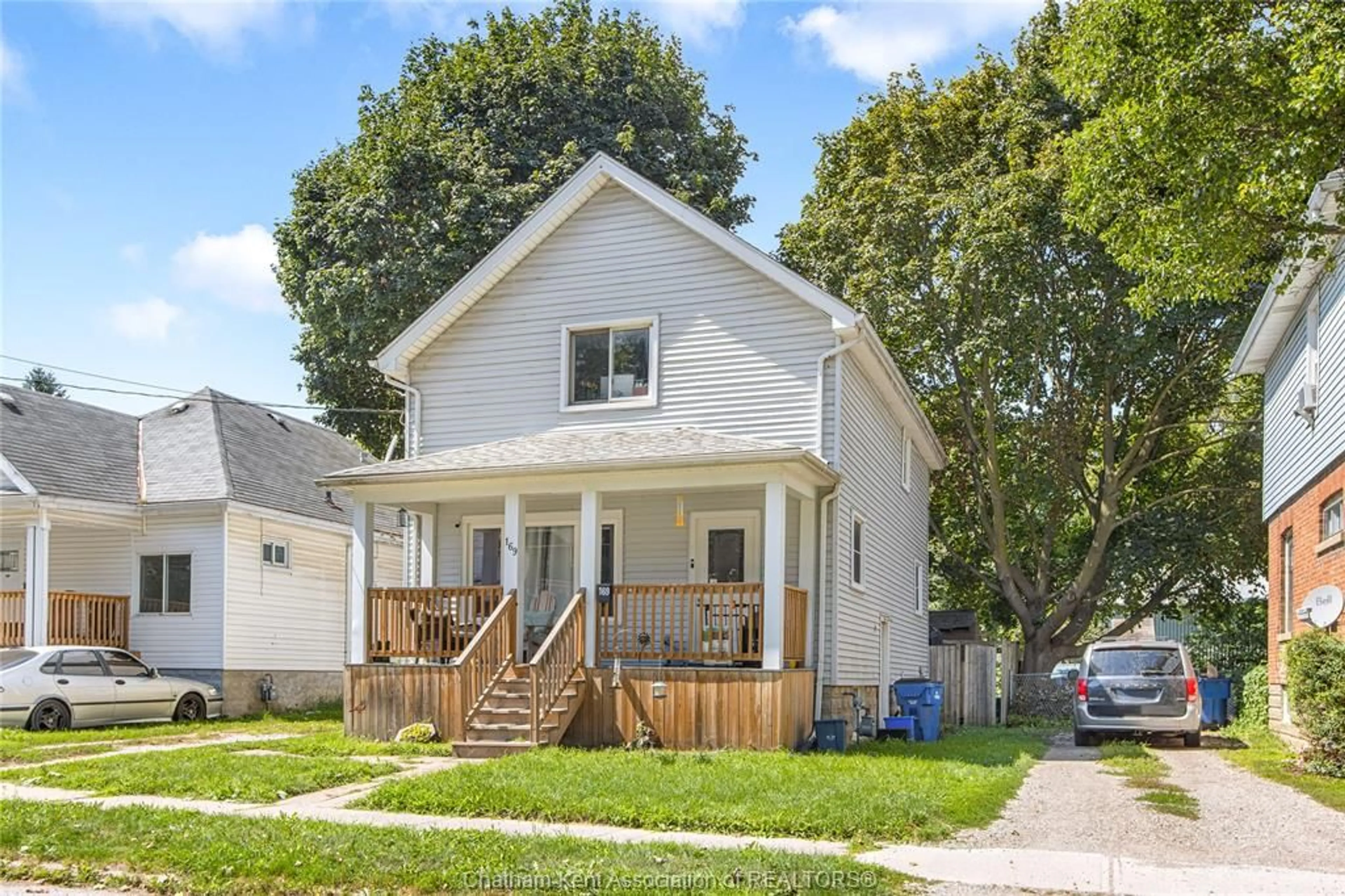 Home with vinyl exterior material, street for 169 LORNE Ave, Chatham Ontario N7M 1S4