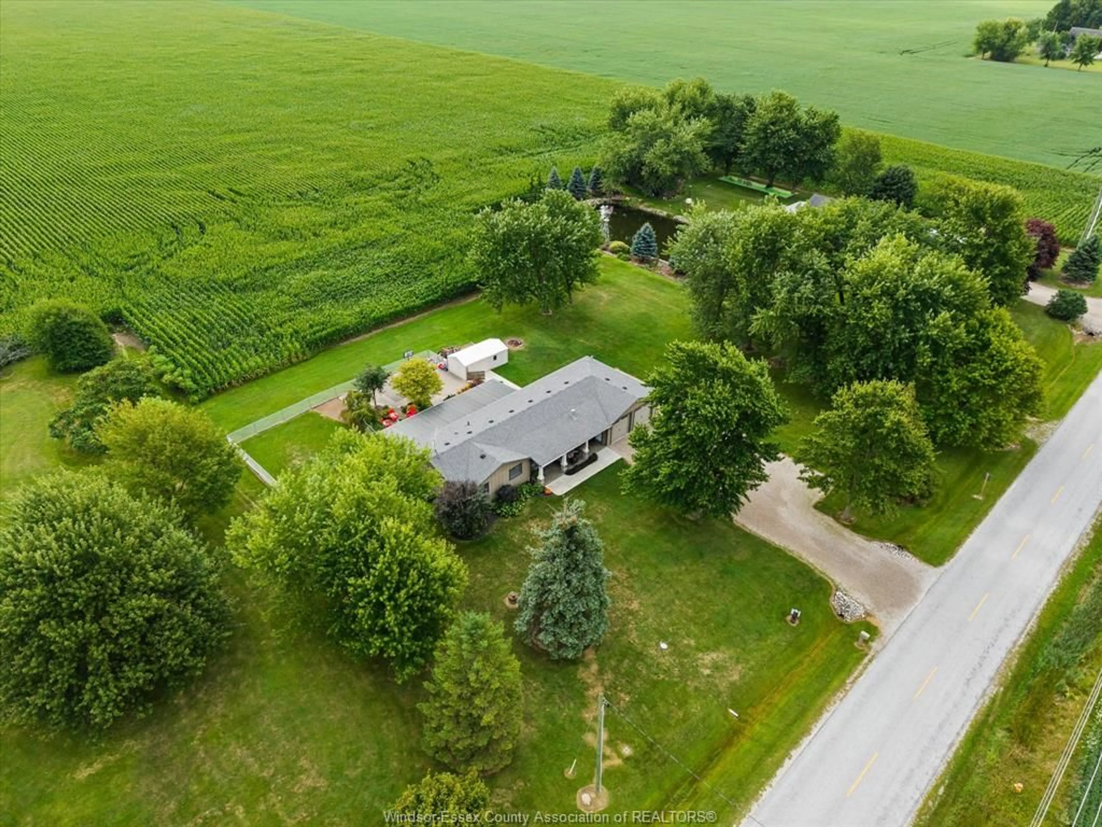 A pic from outside/outdoor area/front of a property/back of a property/a pic from drone, unknown for 1976 LAKESHORE ROAD 123, Lakeshore Ontario N0R 1V0