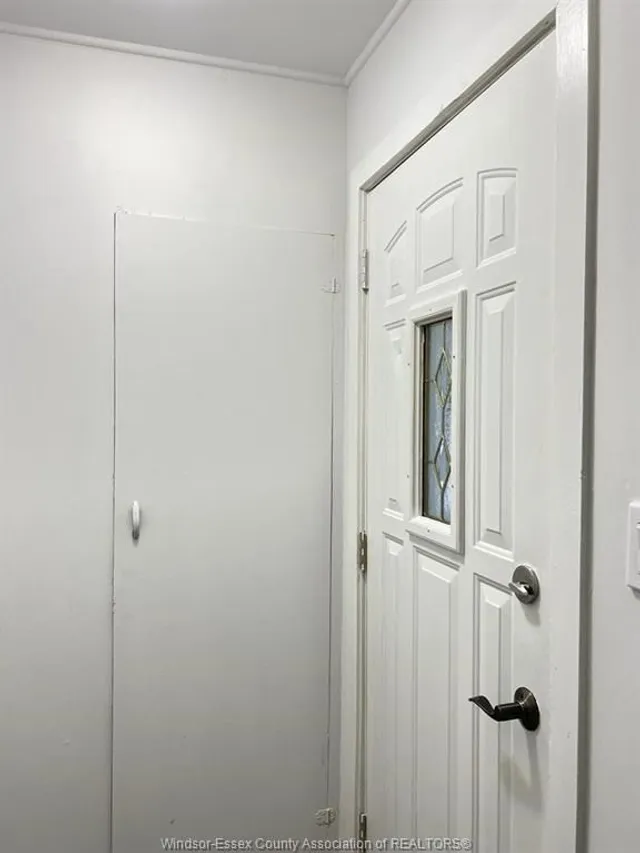 1058 CALIFORNIA, Windsor 4