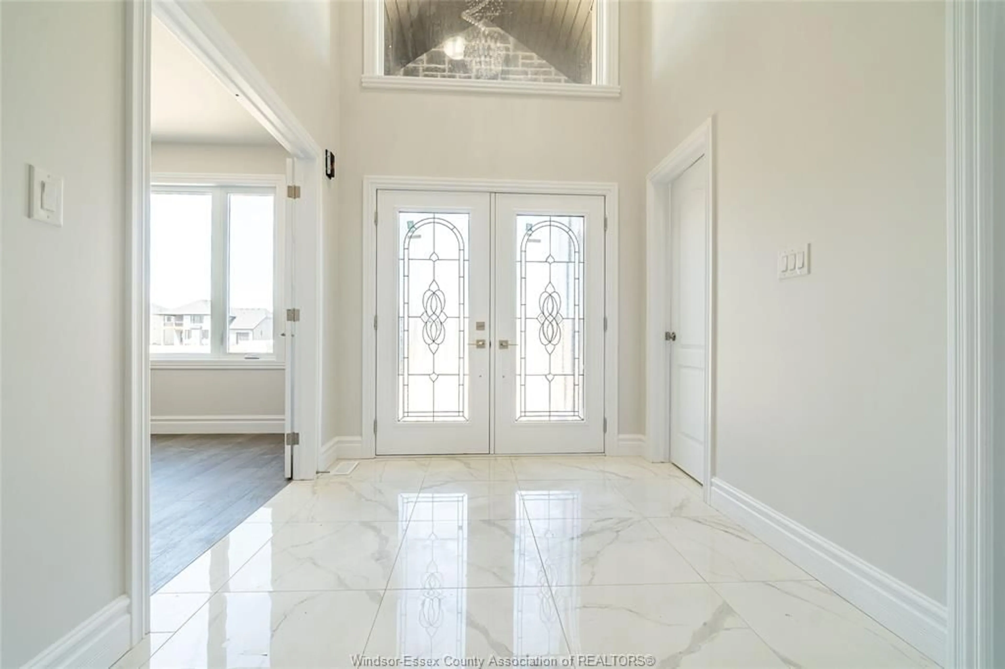 Indoor entryway for 189 WHELAN Dr, Amherstburg Ontario N9V 0G9