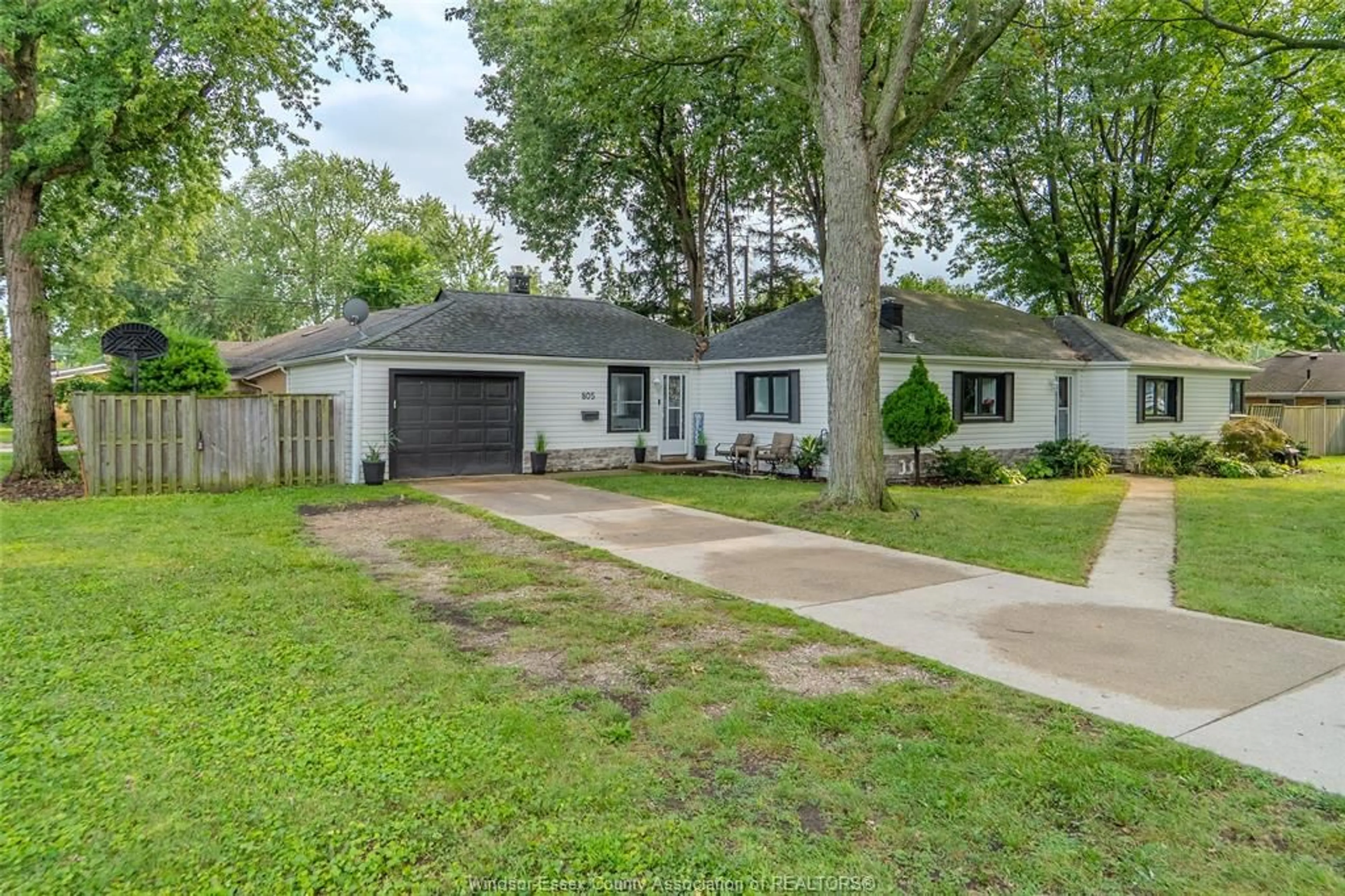 Unknown for 805 Roselawn Dr, Windsor Ontario N9E 1K7