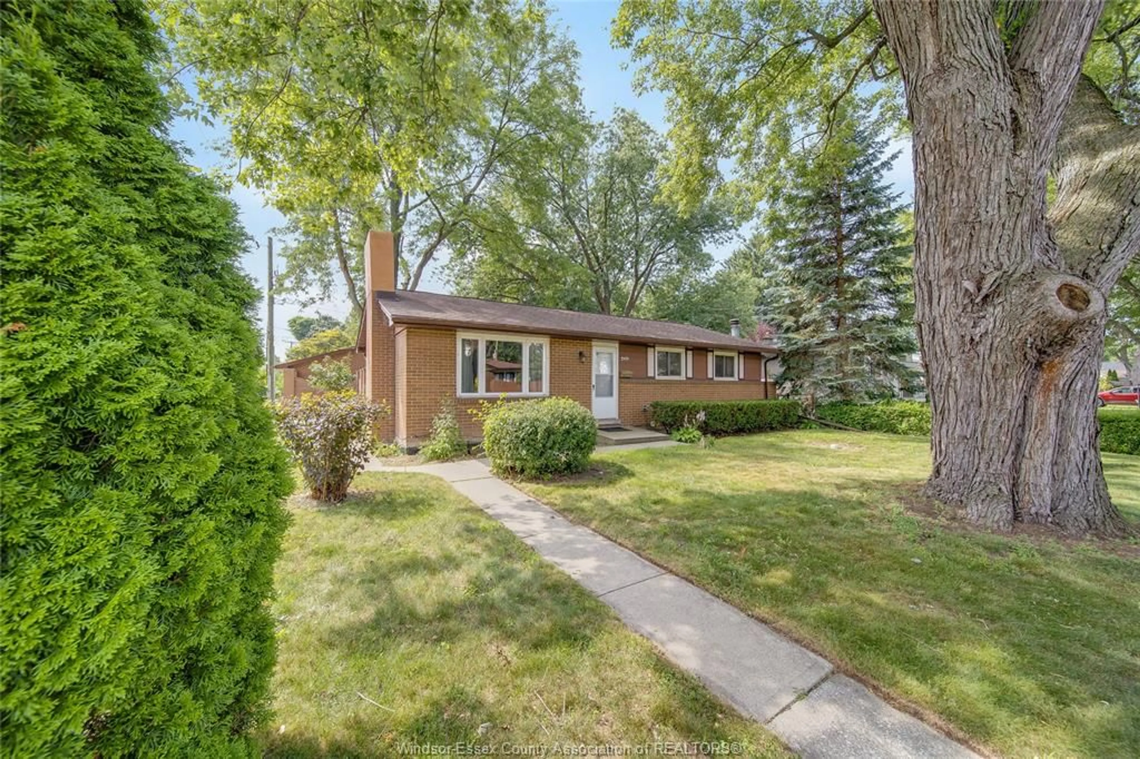 Home with brick exterior material, street for 2979 ORION Cres, Windsor Ontario N9E 2Z3