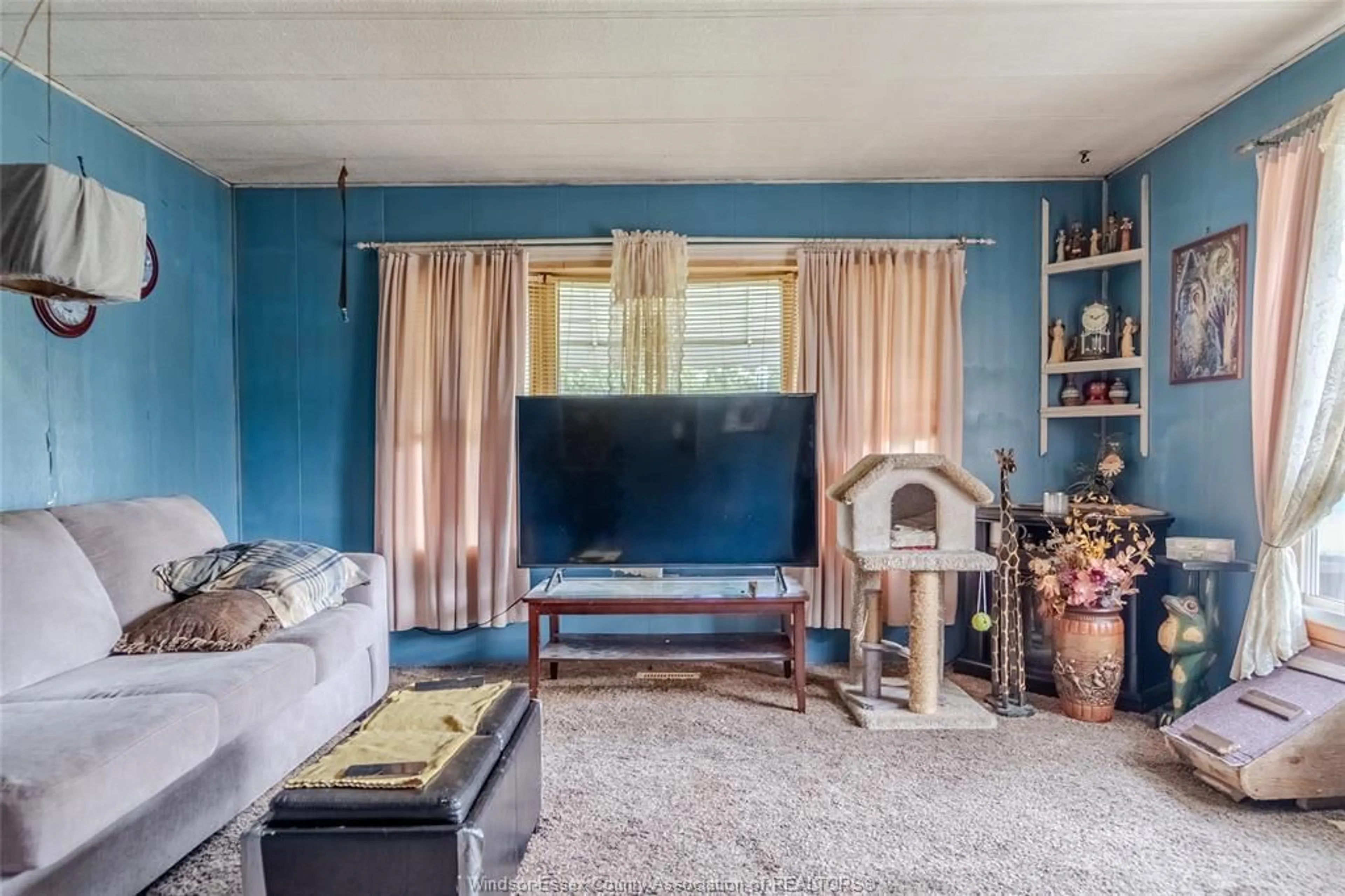 Living room with furniture, unknown for 293 Forest Pl, Essex Ontario N8M 2B7