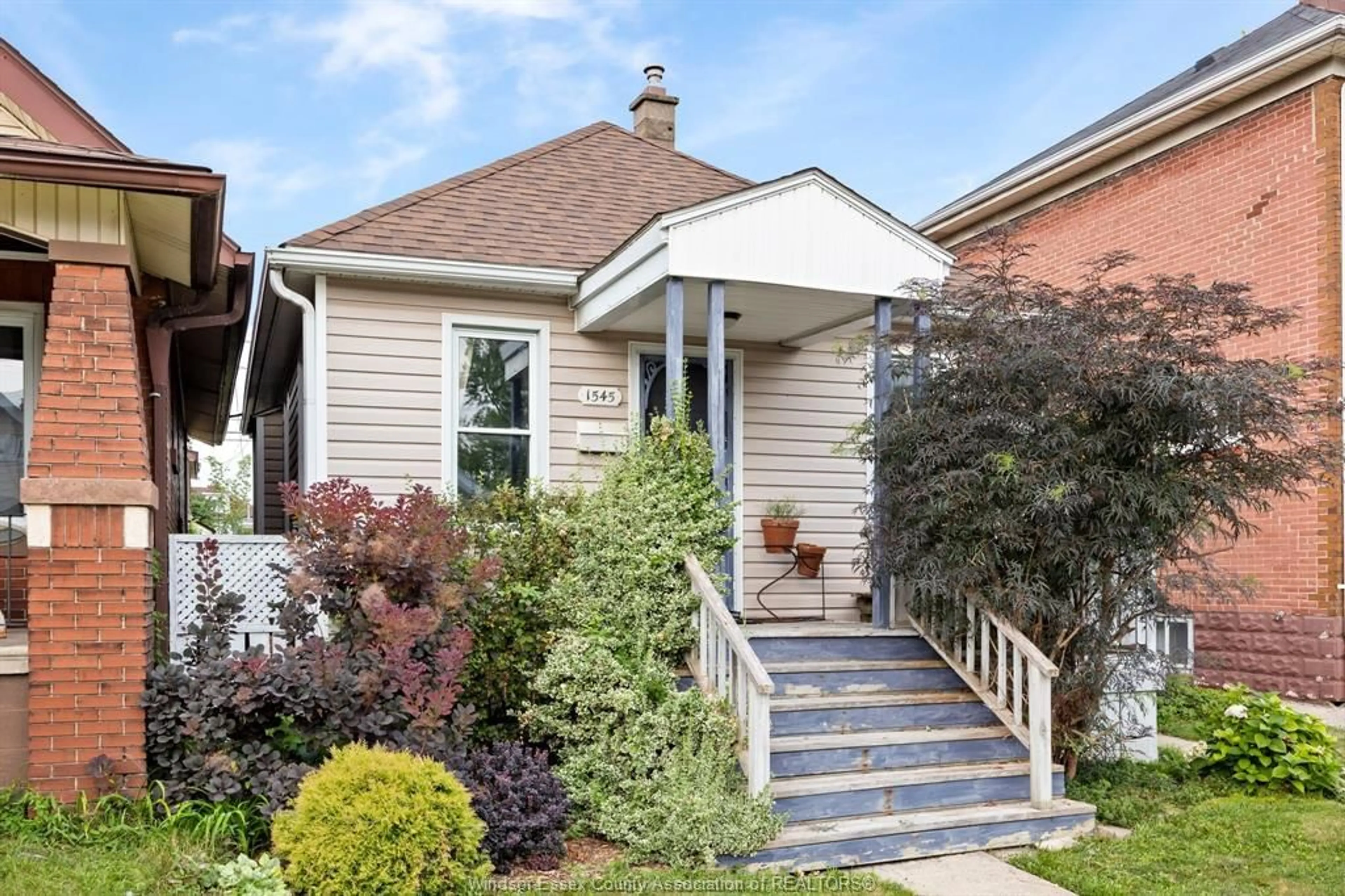 Home with vinyl exterior material, street for 1545 LILLIAN Ave, Windsor Ontario N8X 4A9
