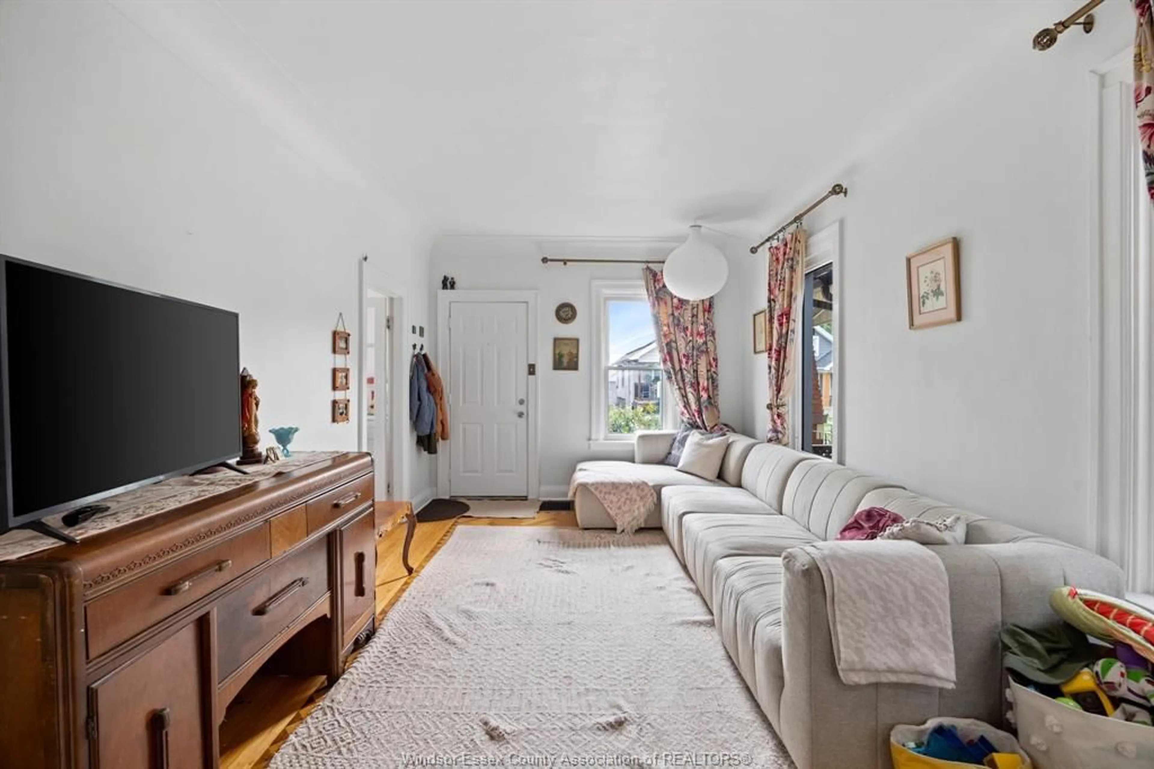 Living room with furniture, unknown for 1545 LILLIAN Ave, Windsor Ontario N8X 4A9