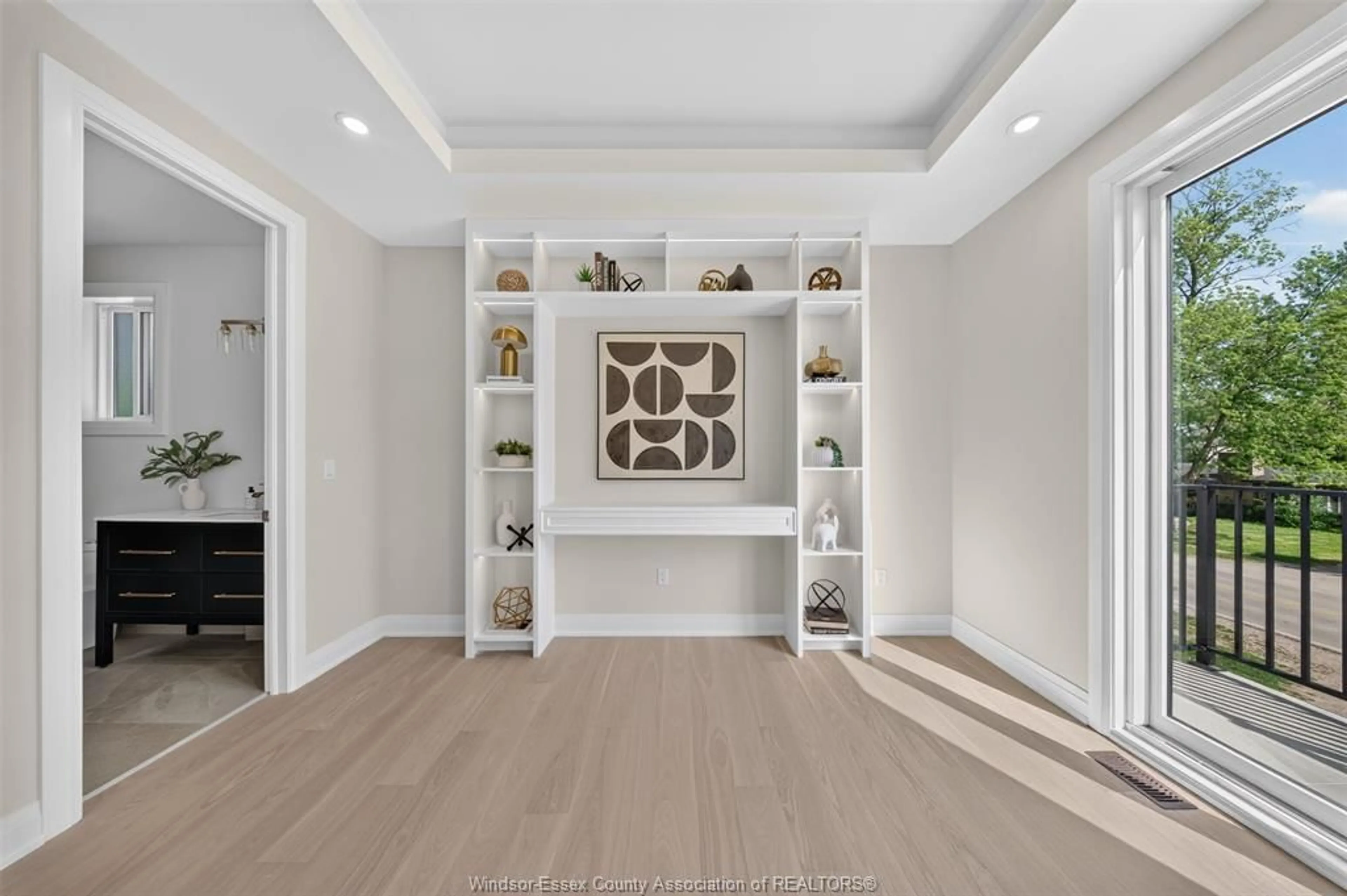 Indoor entryway for 113 LAURIER Dr, LaSalle Ontario N9J 1L4