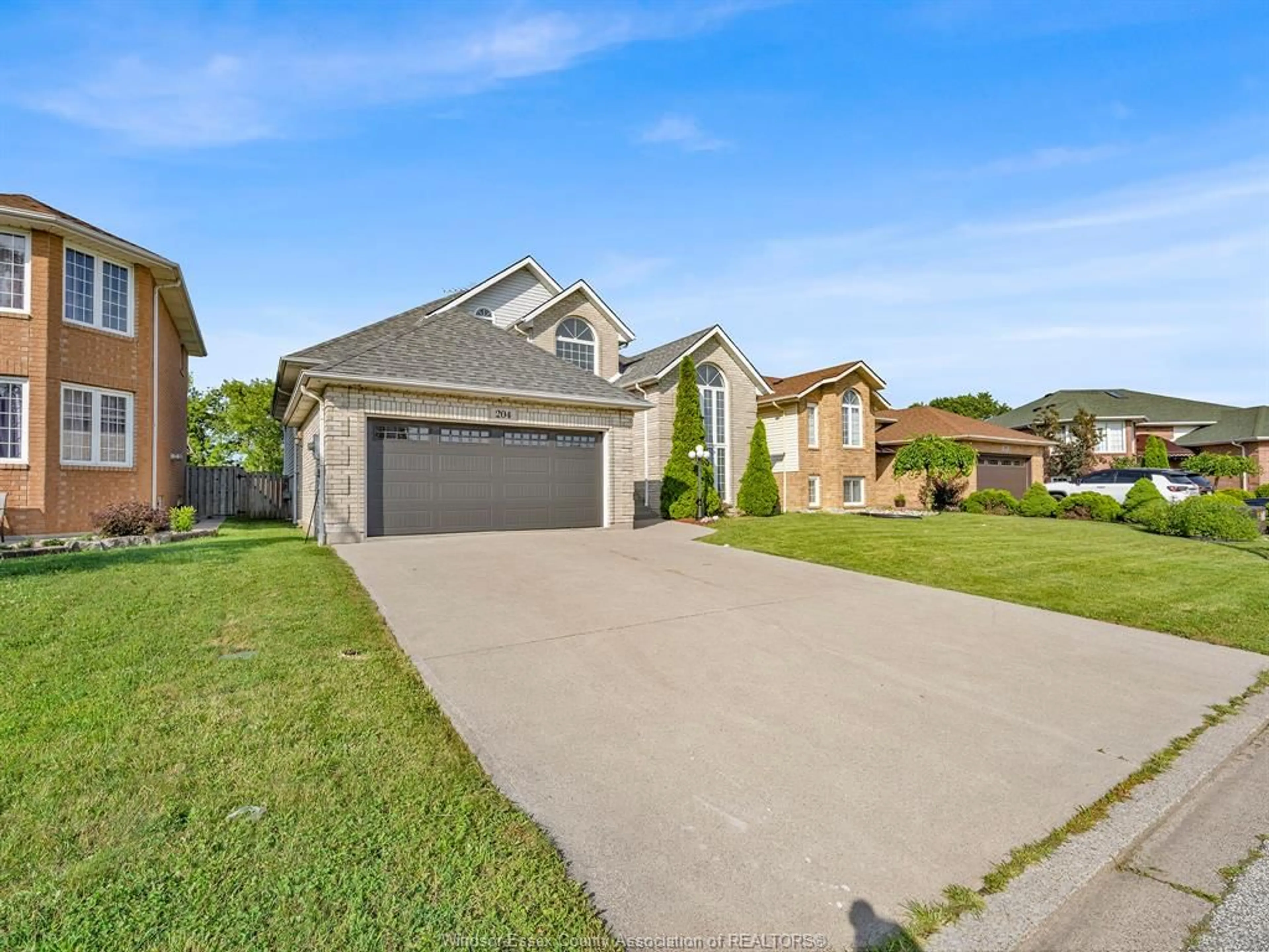A pic from outside/outdoor area/front of a property/back of a property/a pic from drone, street for 204 HAMPTON Cres, Windsor Ontario N9E 4M4