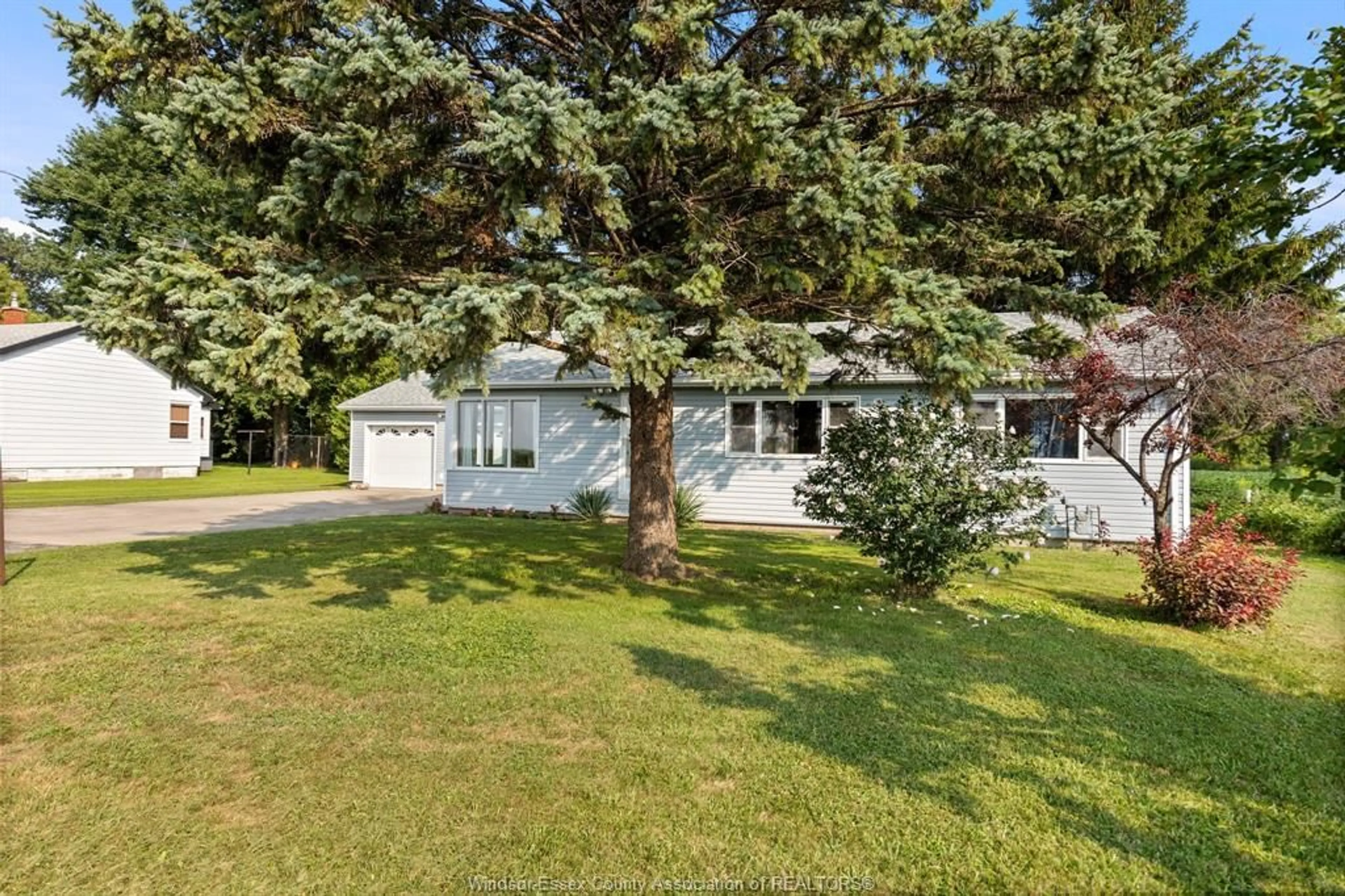 A pic from outside/outdoor area/front of a property/back of a property/a pic from drone, unknown for 4453 TECUMSEH Line, Tilbury Ontario N0P 2L0
