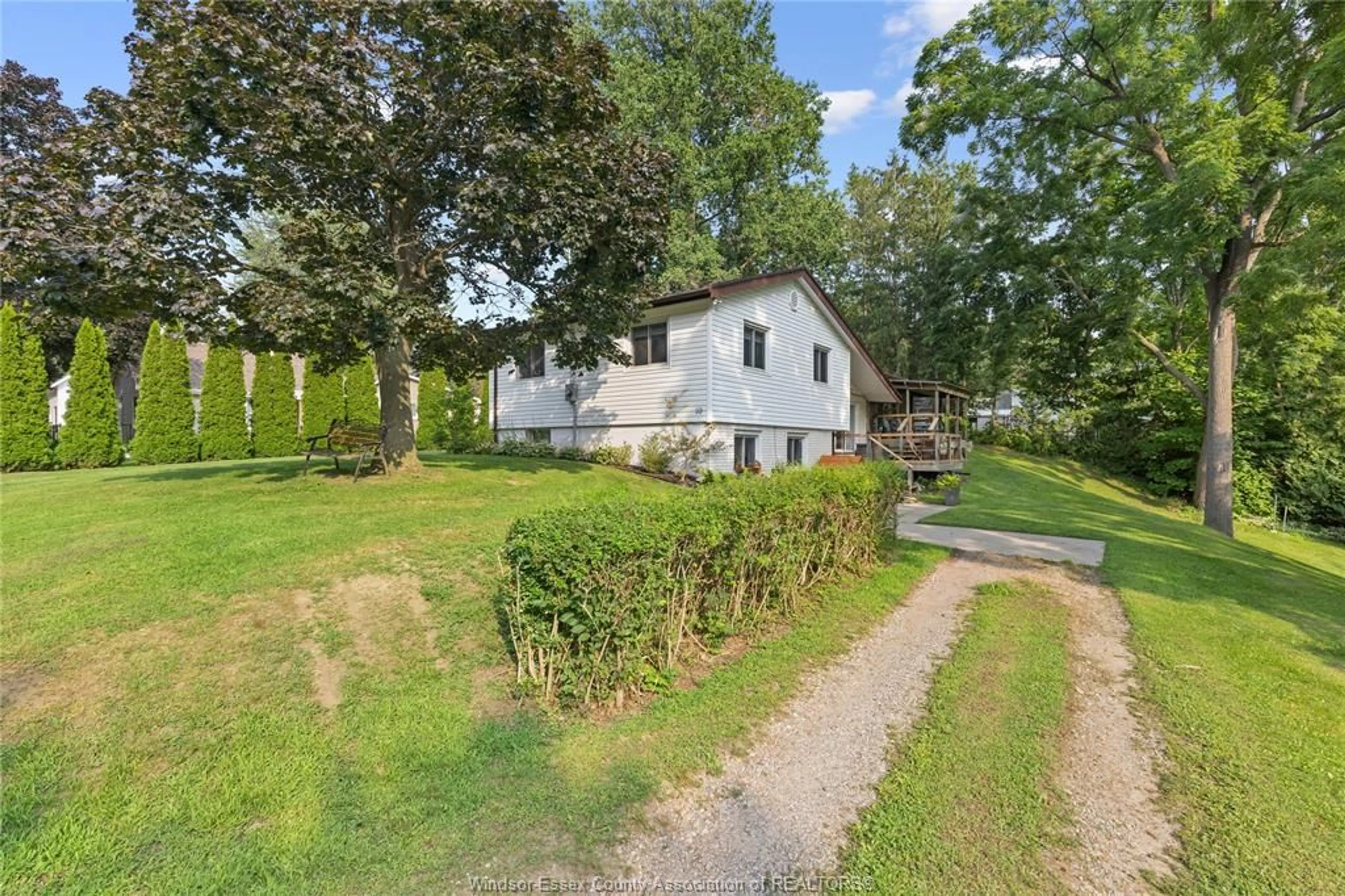 A pic from outside/outdoor area/front of a property/back of a property/a pic from drone, unknown for 10 OAK St, Tilbury Ontario N0P 2C0