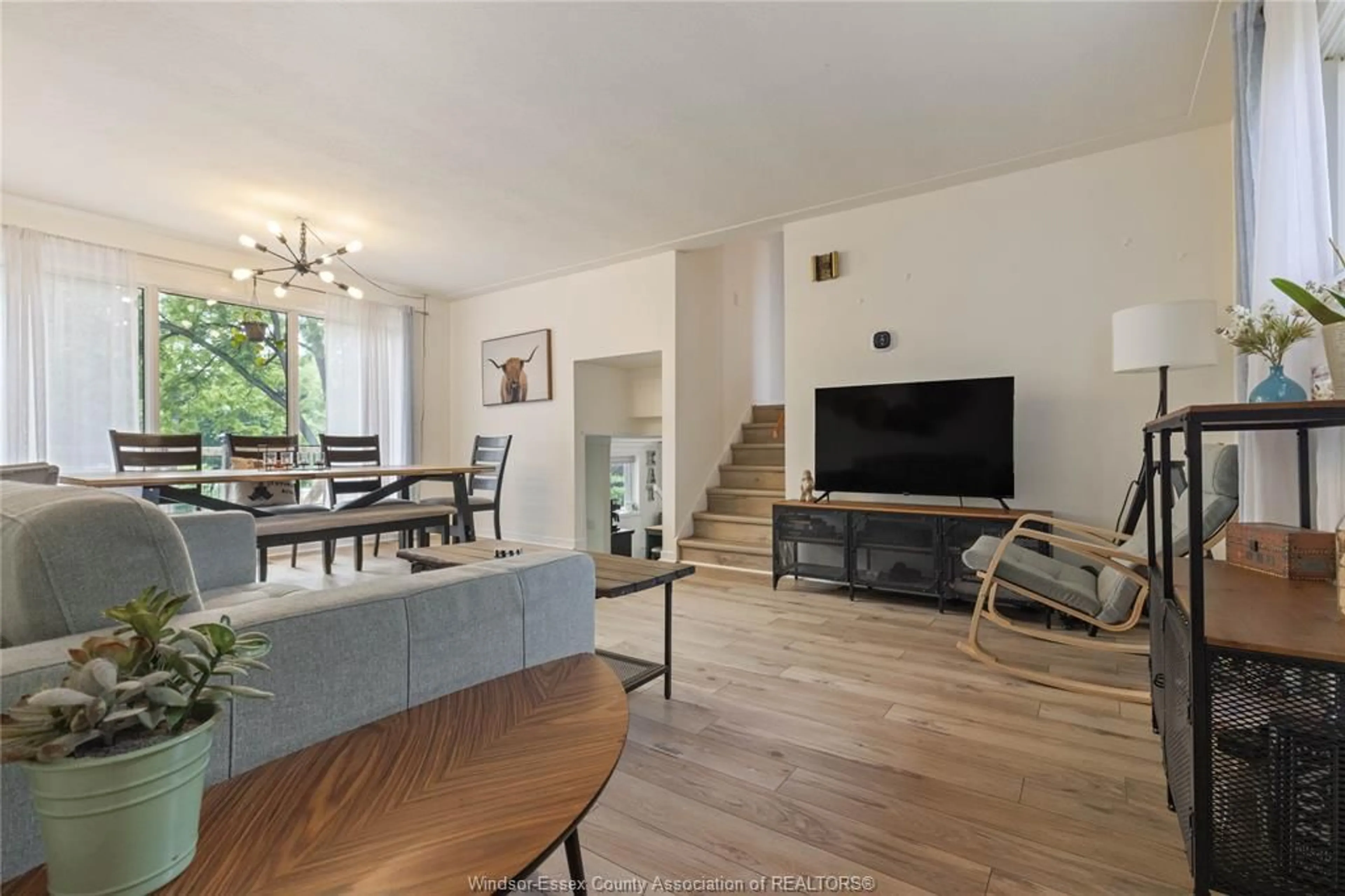 Living room with furniture, wood/laminate floor for 10 OAK St, Tilbury Ontario N0P 2C0
