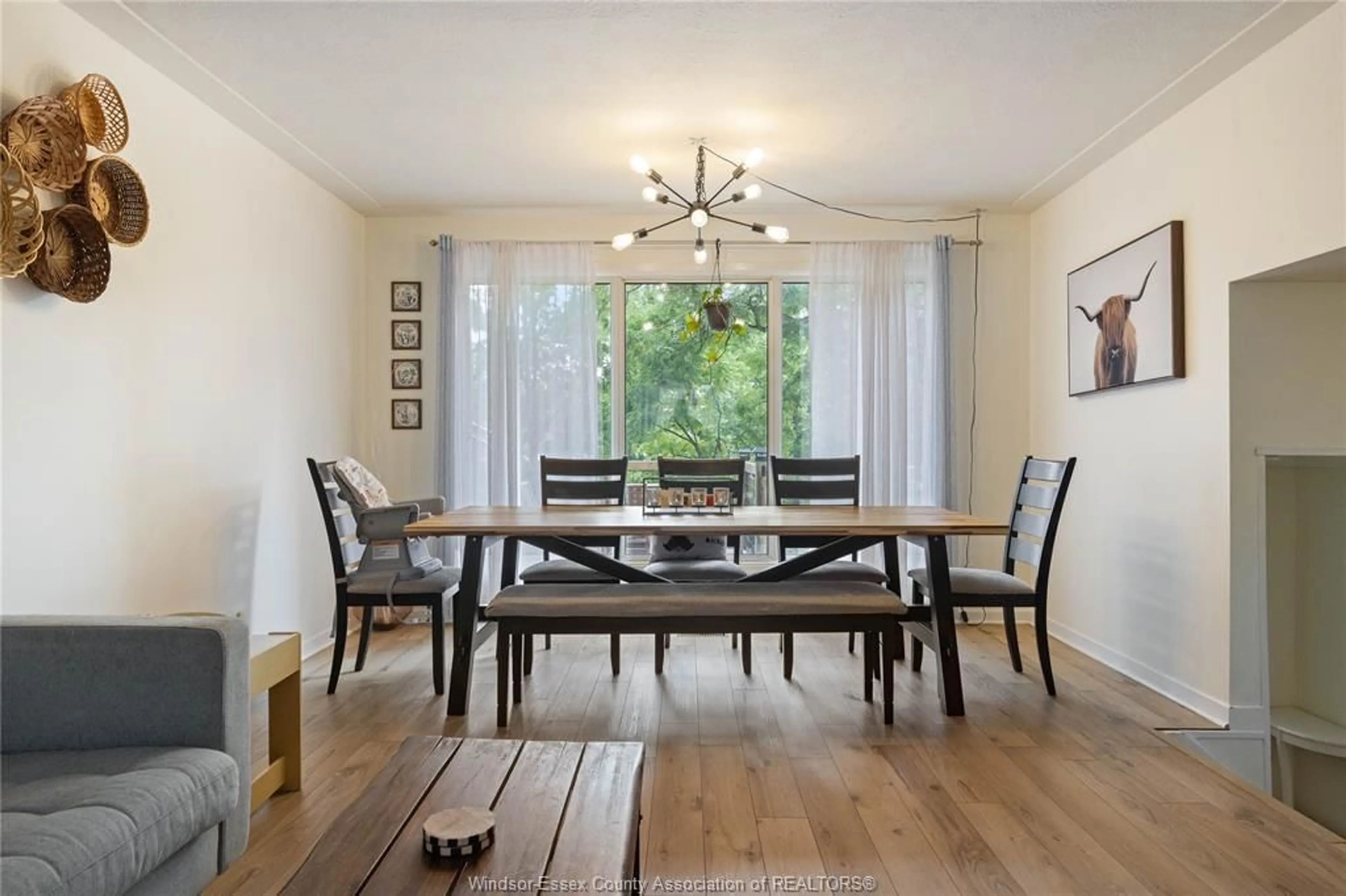Dining room, wood/laminate floor for 10 OAK St, Tilbury Ontario N0P 2C0