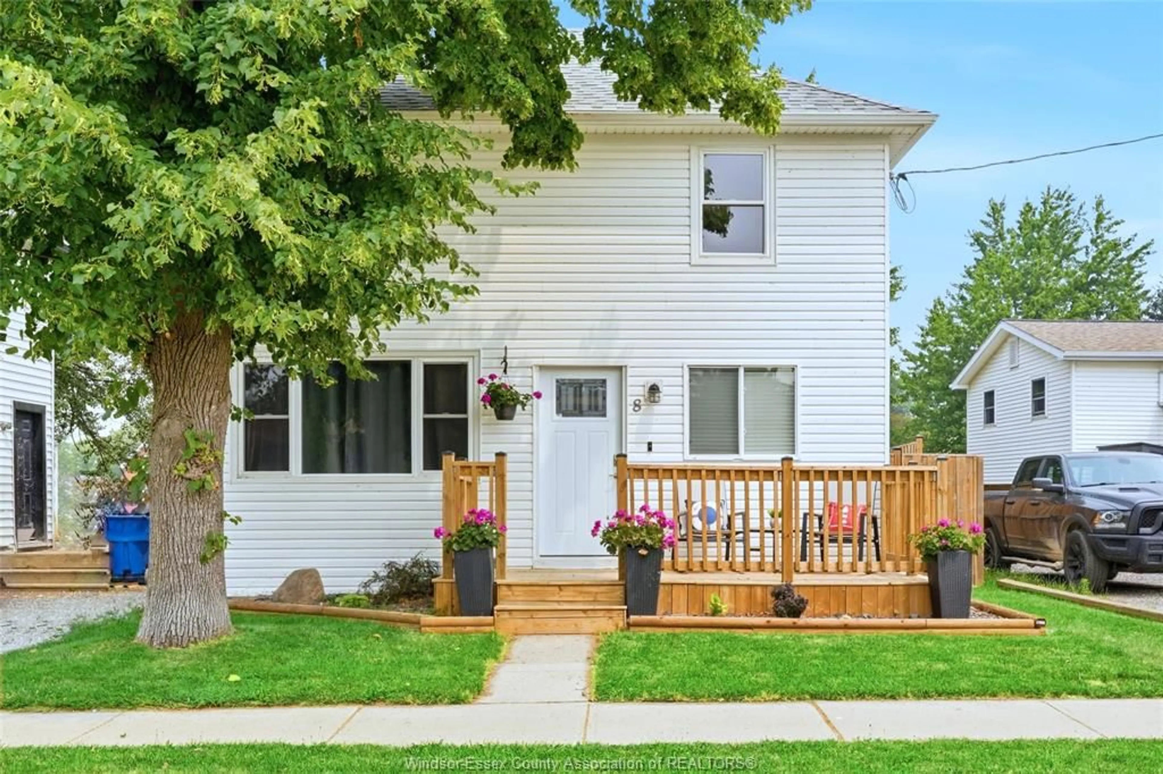 Home with vinyl exterior material, street for 8 ST. CLAIR St, Tilbury Ontario N0P 2L0