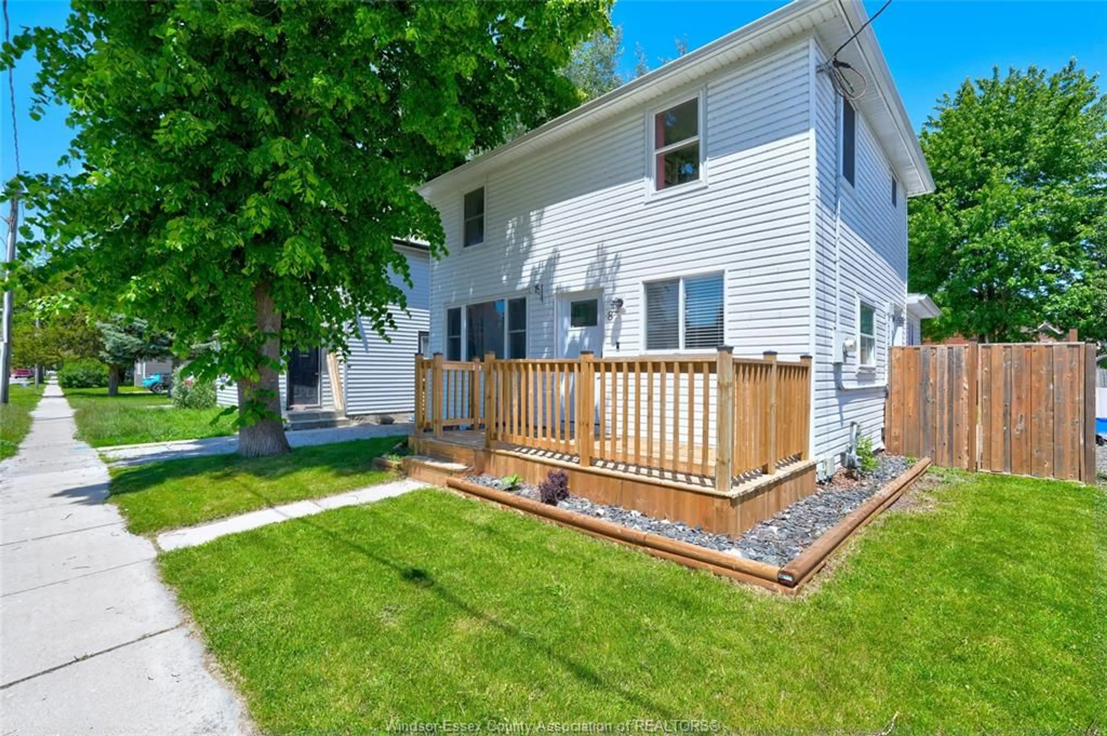 Patio, street for 8 ST. CLAIR St, Tilbury Ontario N0P 2L0