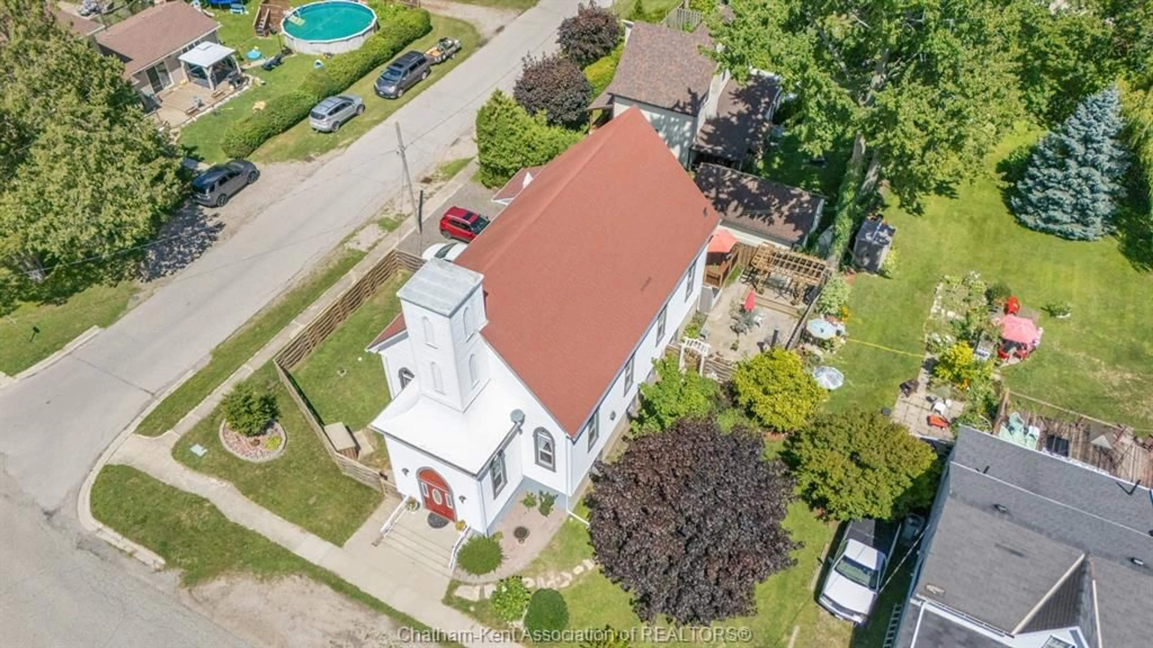 A pic from outside/outdoor area/front of a property/back of a property/a pic from drone, building for 203 McIntyre St, Dutton Ontario N0L 1J0