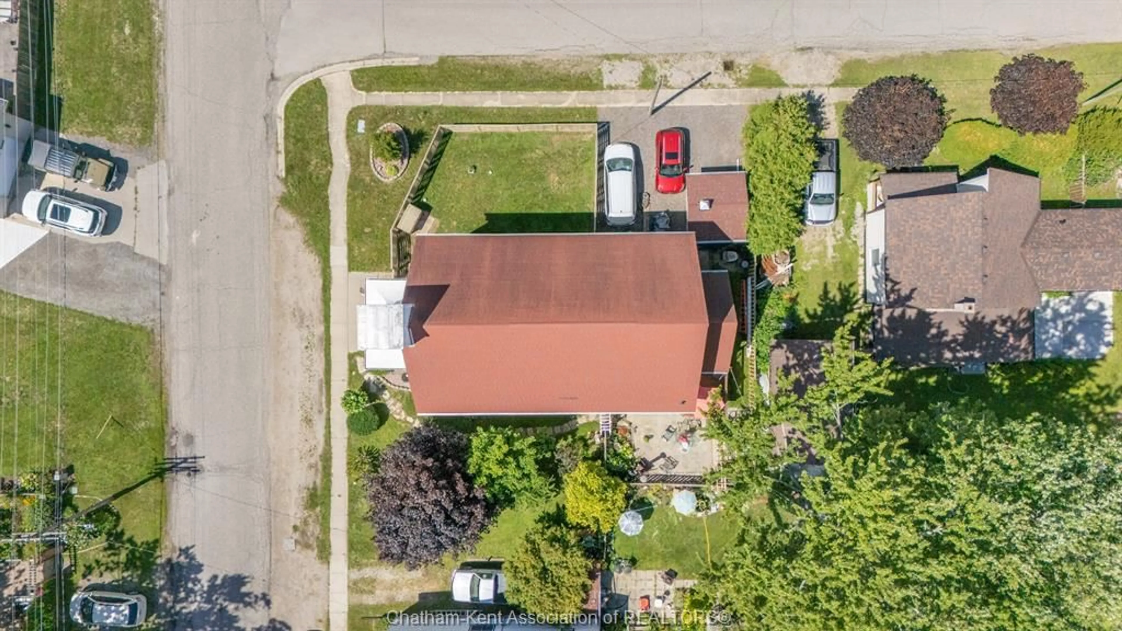 A pic from outside/outdoor area/front of a property/back of a property/a pic from drone, street for 203 McIntyre St, Dutton Ontario N0L 1J0